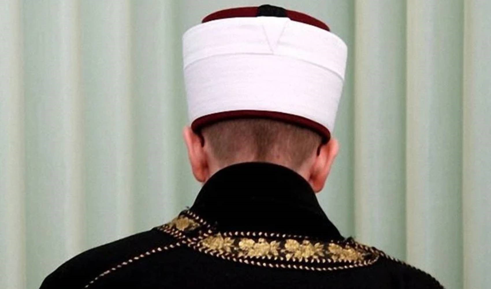 Arabada kadınla yakalanan müftü için skandal iddia: Olayı örtbas etmek için eşini devreye soktu, İsmailağa işe el attı