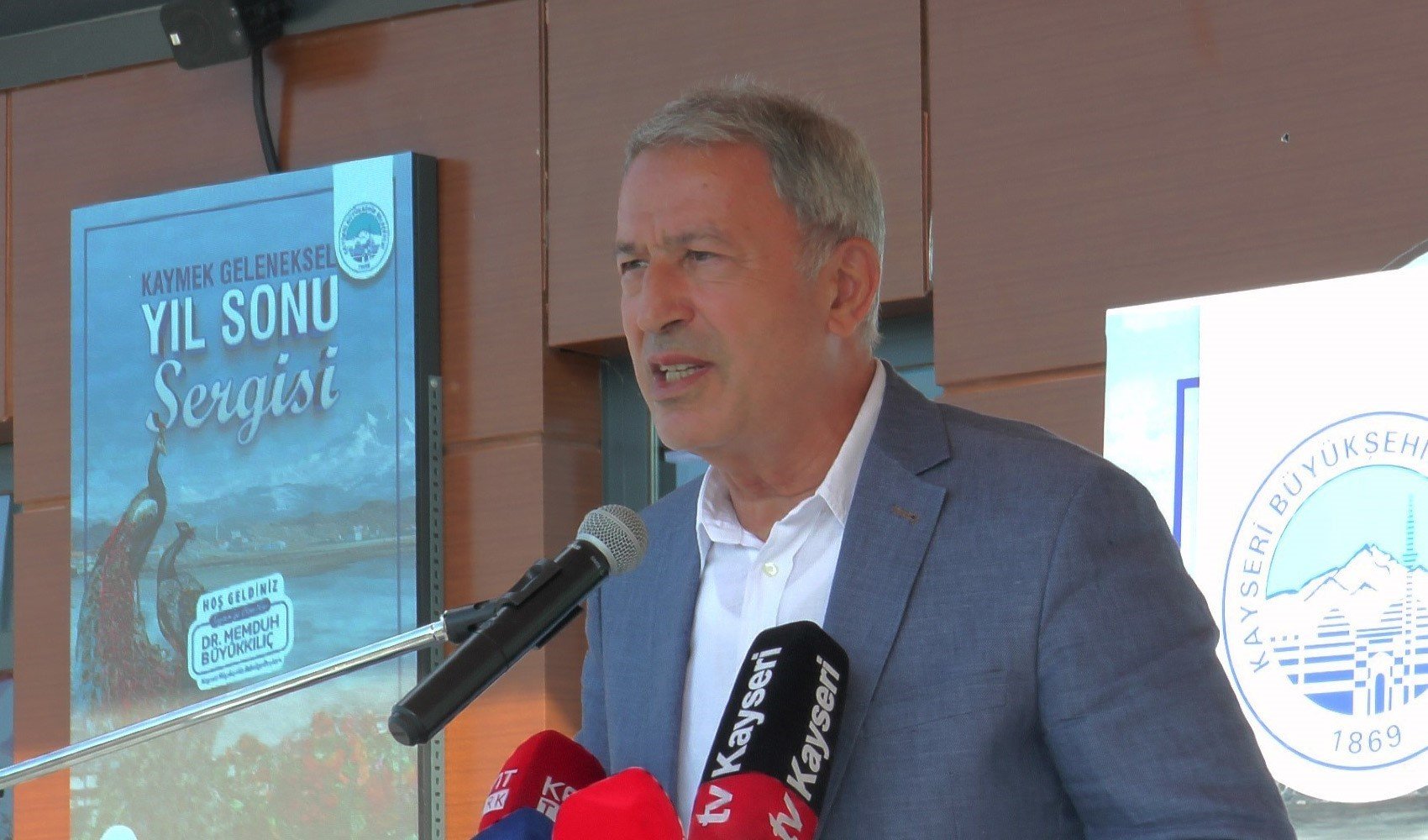 Hulusi Akar muhafazakar insanları sokağa çağırdı: 'Yanlış işler oluyor'