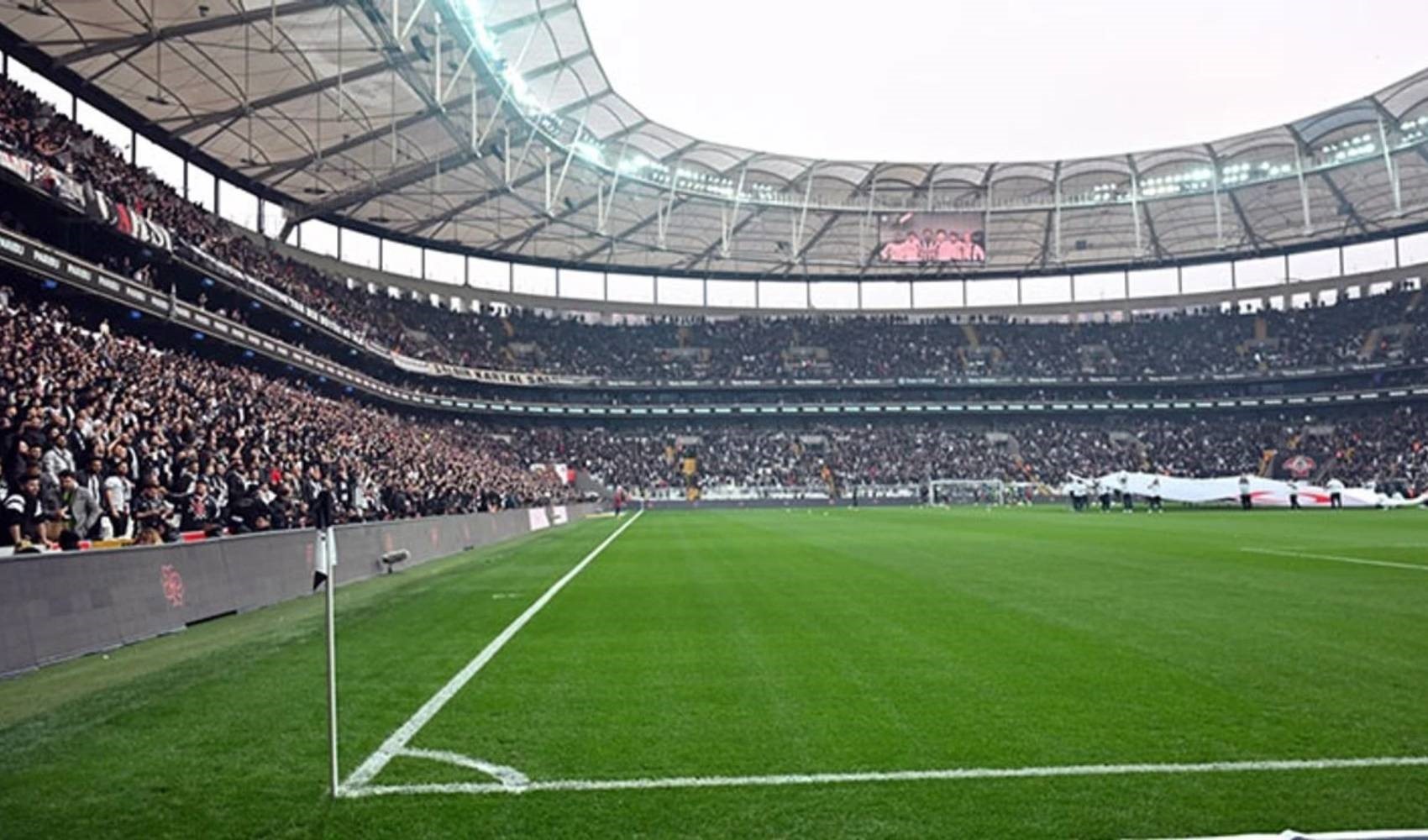 La UEFA sbaglia il nome dello stadio del Beşiktaş, la reazione non si fa attendere