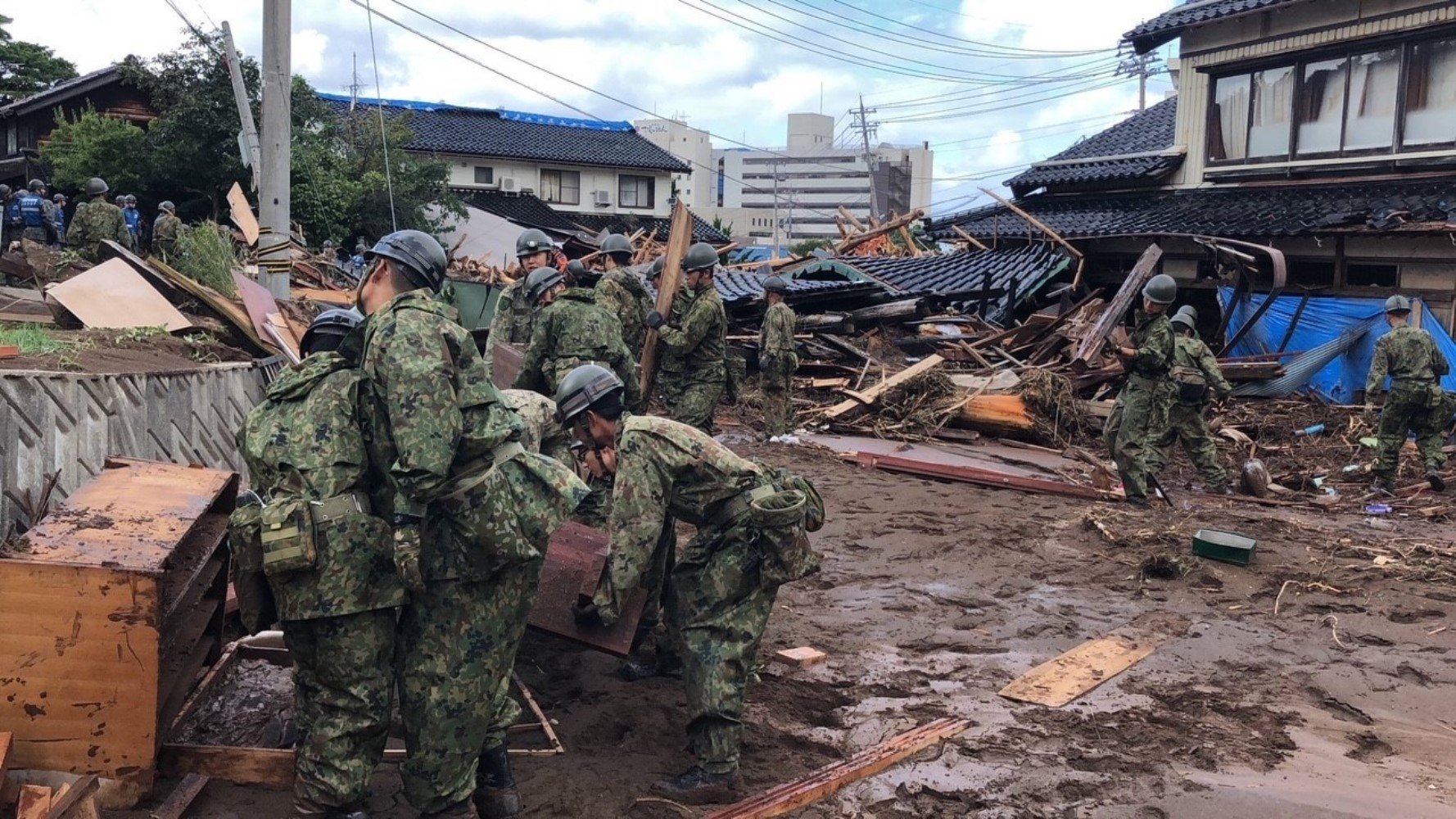 Japonya'da ordu sel felaketiyle mücadele ediyor: Ölü ve yaralılar var