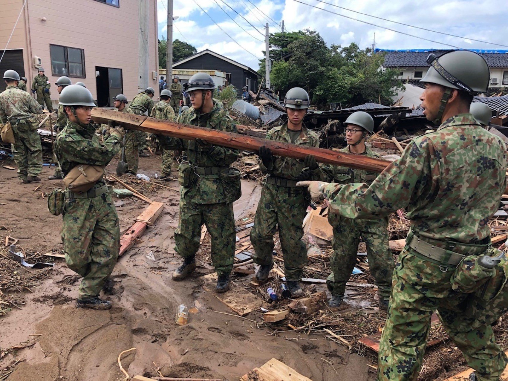 Japonya'da ordu sel felaketiyle mücadele ediyor: Ölü ve yaralılar var