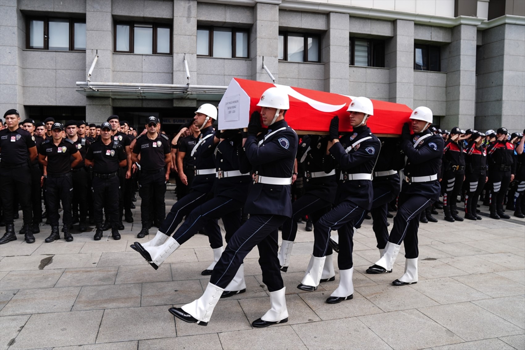 Ümraniye'de şehit olan polis memuru için cenaze töreni düzenlendi