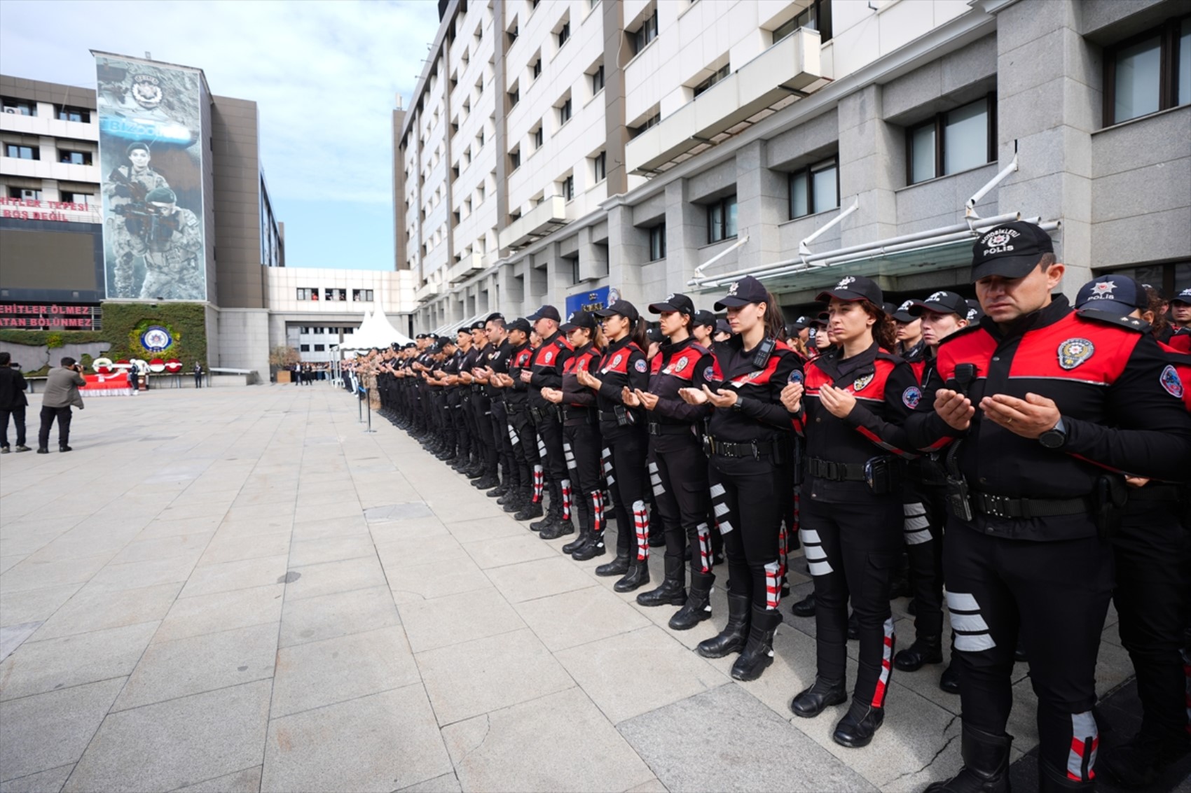 Ümraniye'de şehit olan polis memuru için cenaze töreni düzenlendi