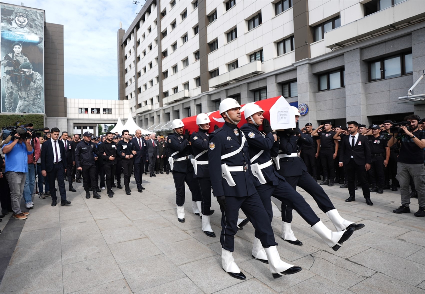 Ümraniye'de şehit olan polis memuru için cenaze töreni düzenlendi