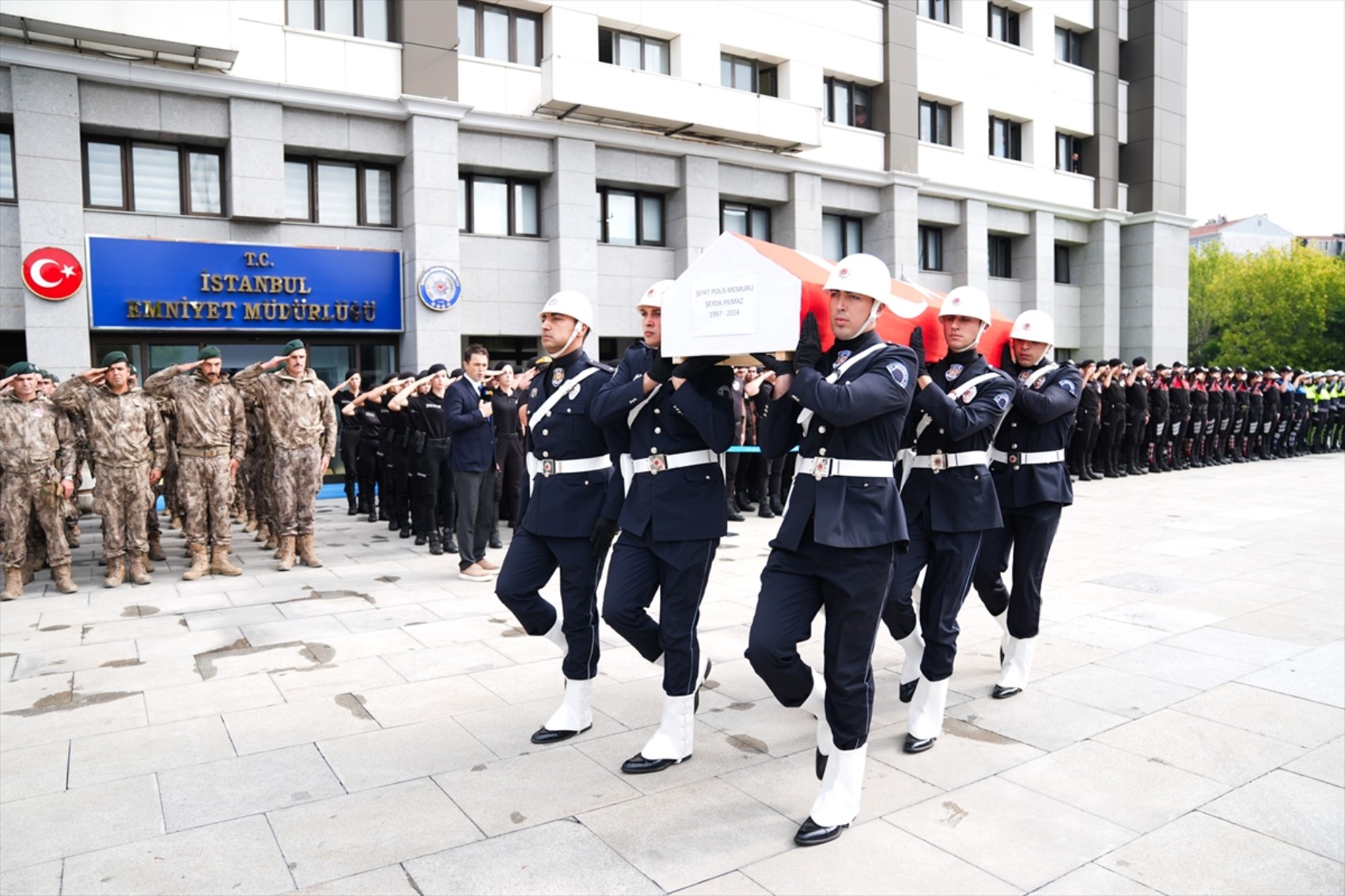 Ümraniye'de şehit olan polis memuru için cenaze töreni düzenlendi