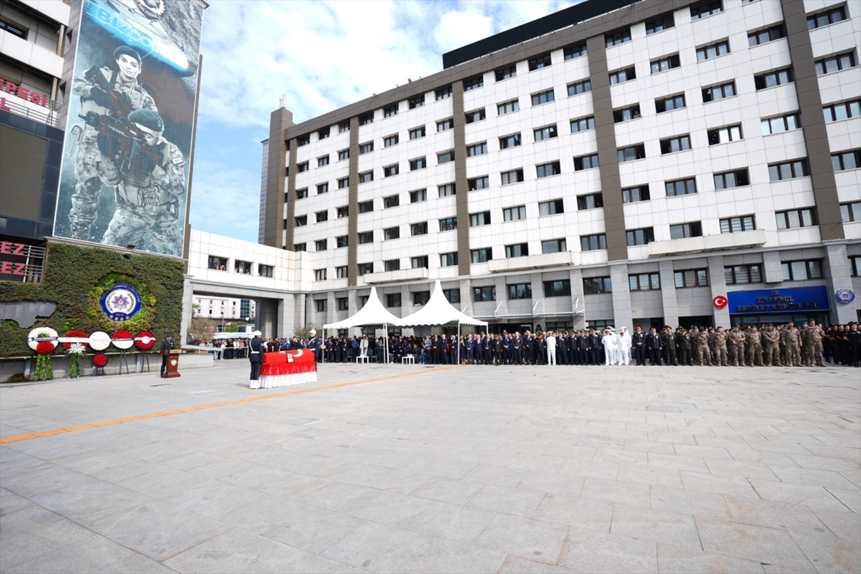 Ümraniye'de şehit olan polis memuru için cenaze töreni düzenlendi