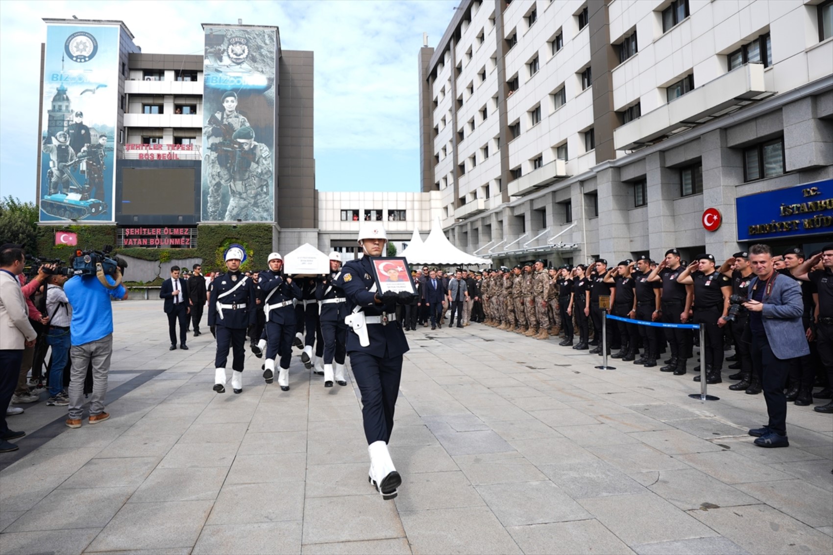 Ümraniye'de şehit olan polis memuru için cenaze töreni düzenlendi