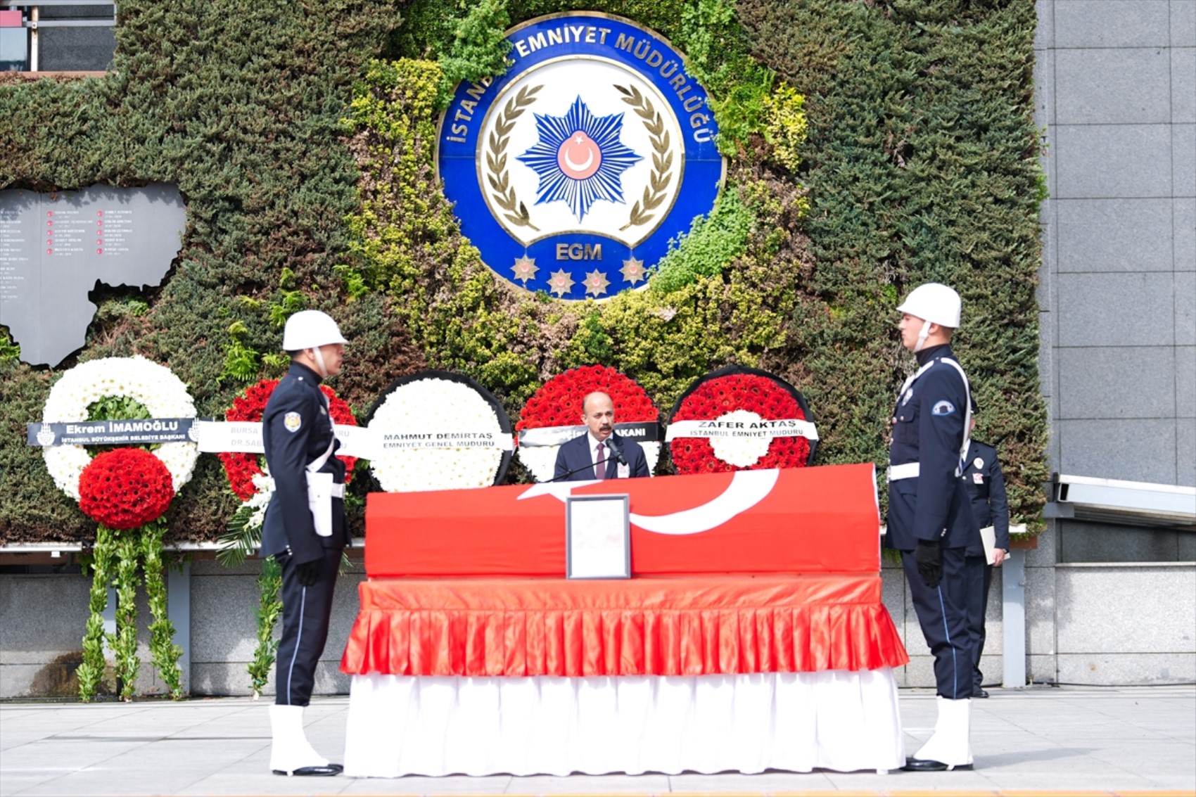 Ümraniye'de şehit olan polis memuru için cenaze töreni düzenlendi