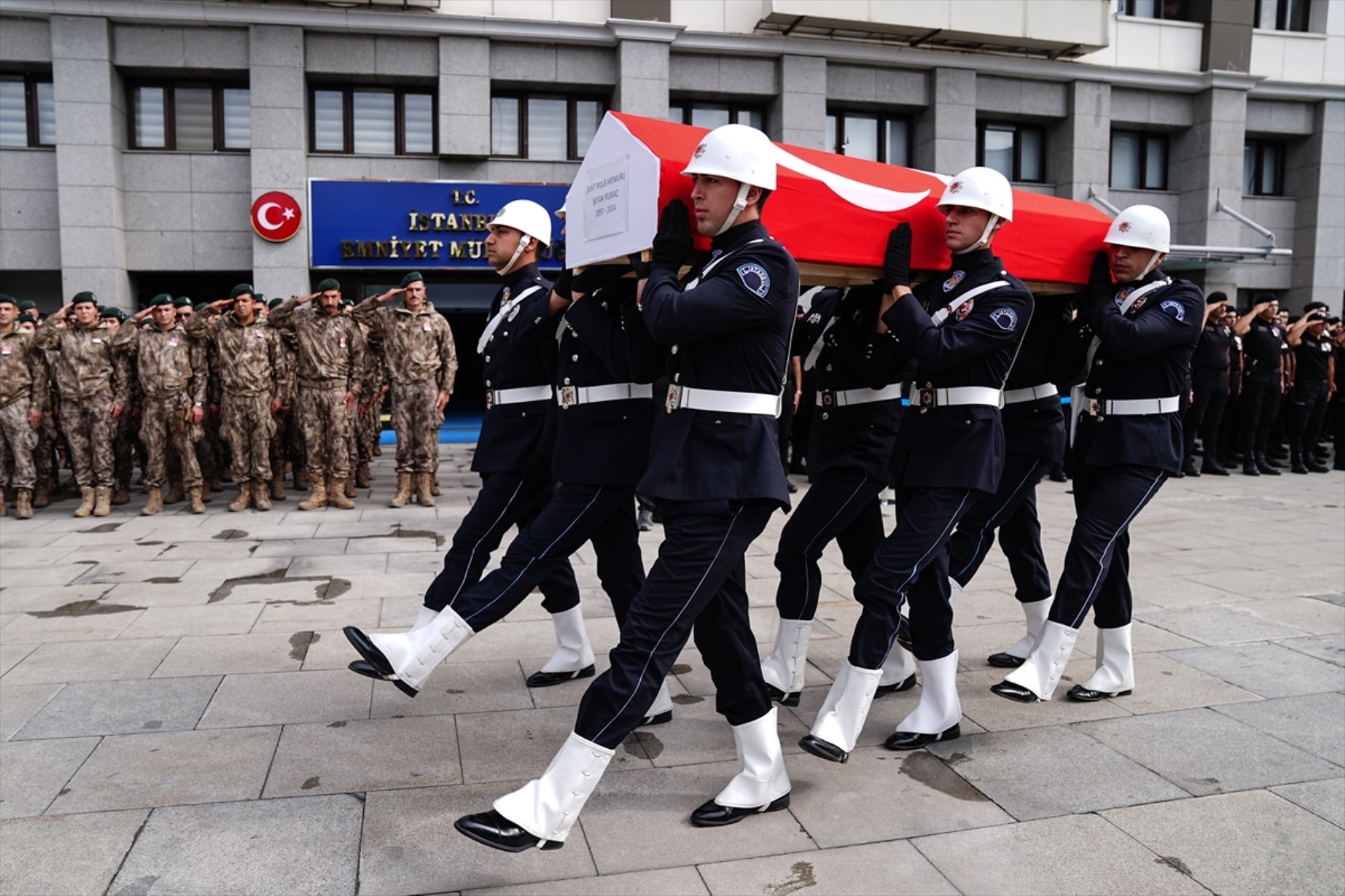 Ümraniye'de şehit olan polis memuru için cenaze töreni düzenlendi