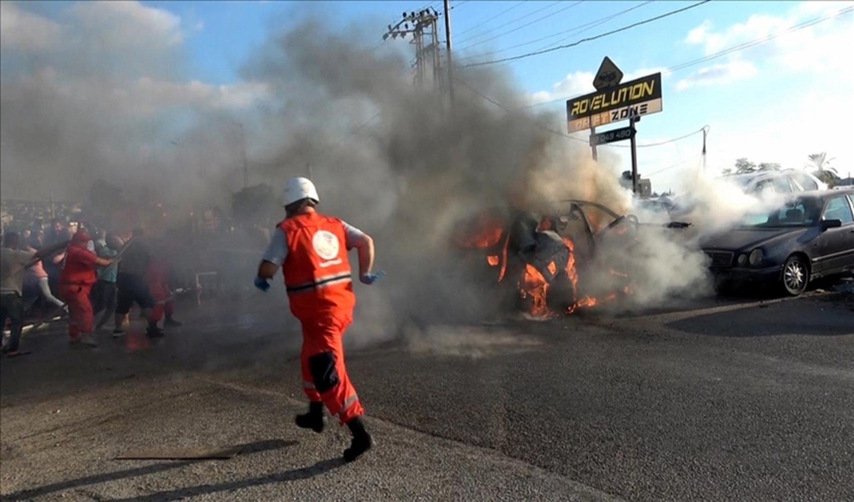 Almeno 200 morti nei raid aerei israeliani: il Libano sotto il fuoco