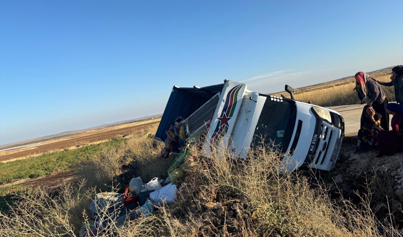 Şanlıurfa'da pikap şarampole devrildi! 9 kişi yaralandı