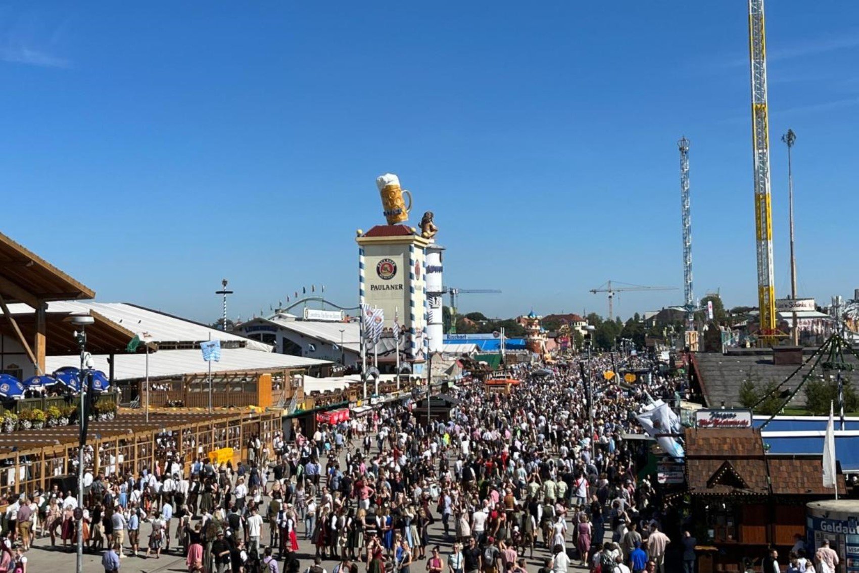 Almanya'nın meşhur Ekim festivali 'Oktoberfest' başladı: 'Fıçı delindi'