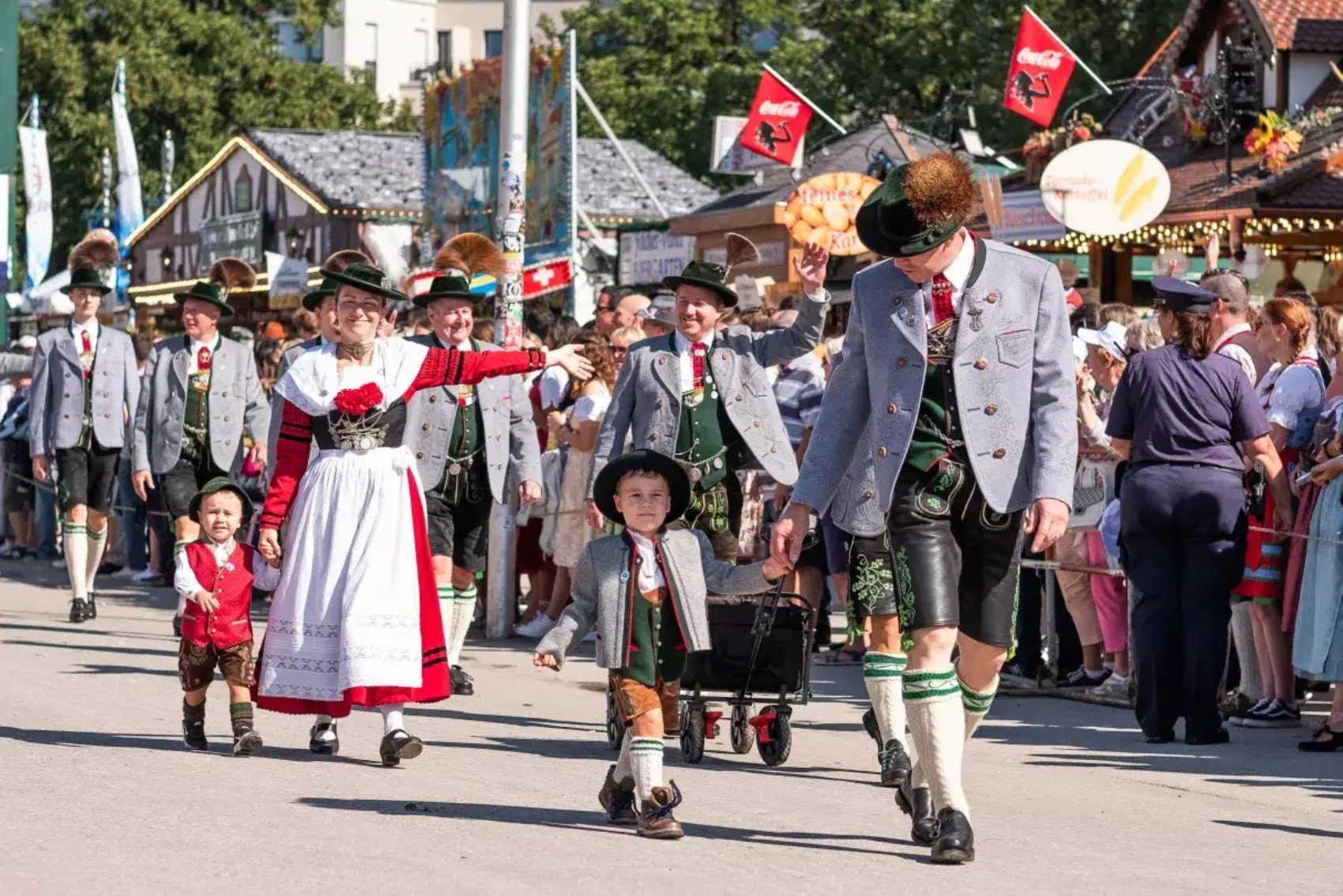 Almanya'nın meşhur Ekim festivali 'Oktoberfest' başladı: 'Fıçı delindi'