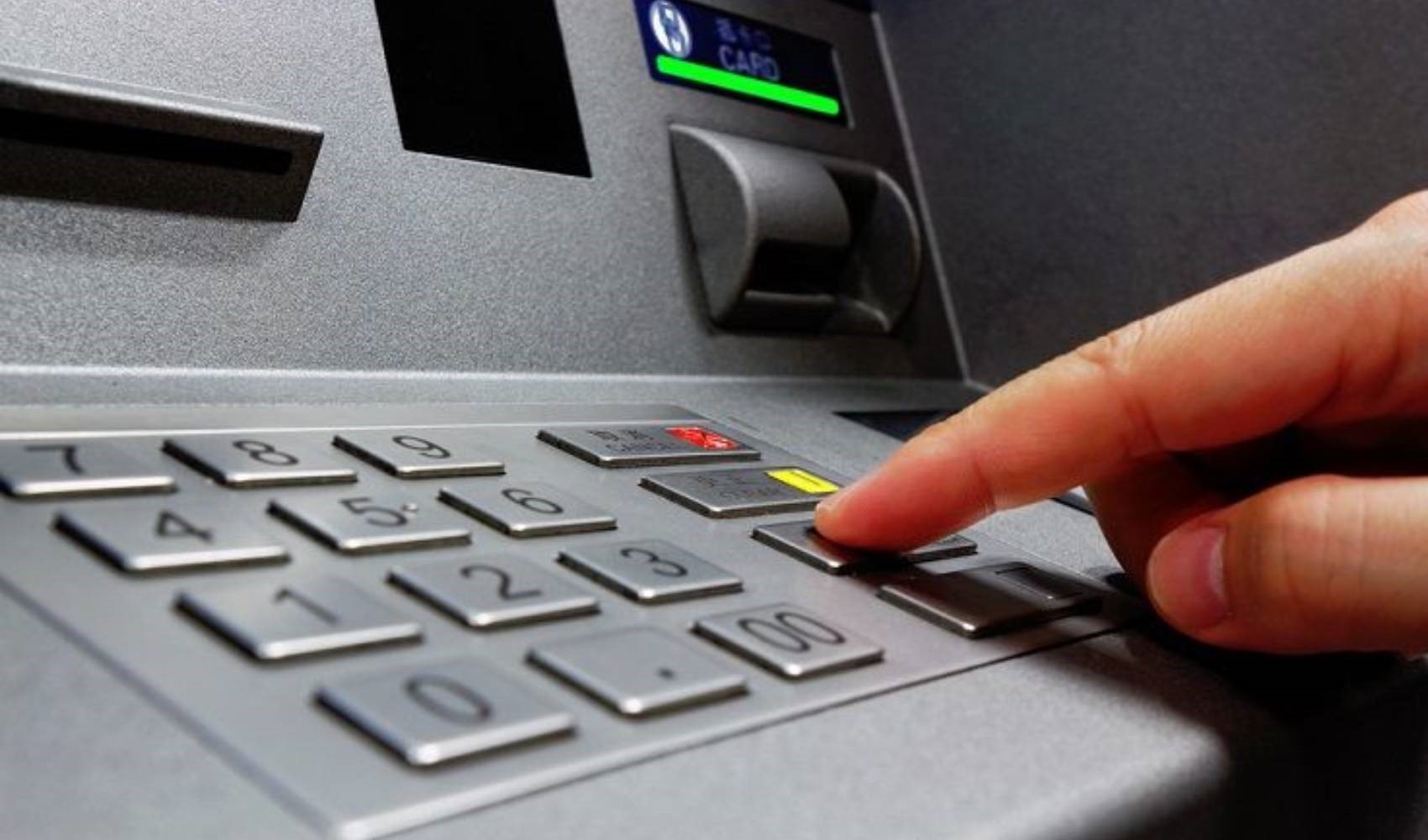 ATM'lerde para krizi: Yatırınca alıyor, çekince vermiyor