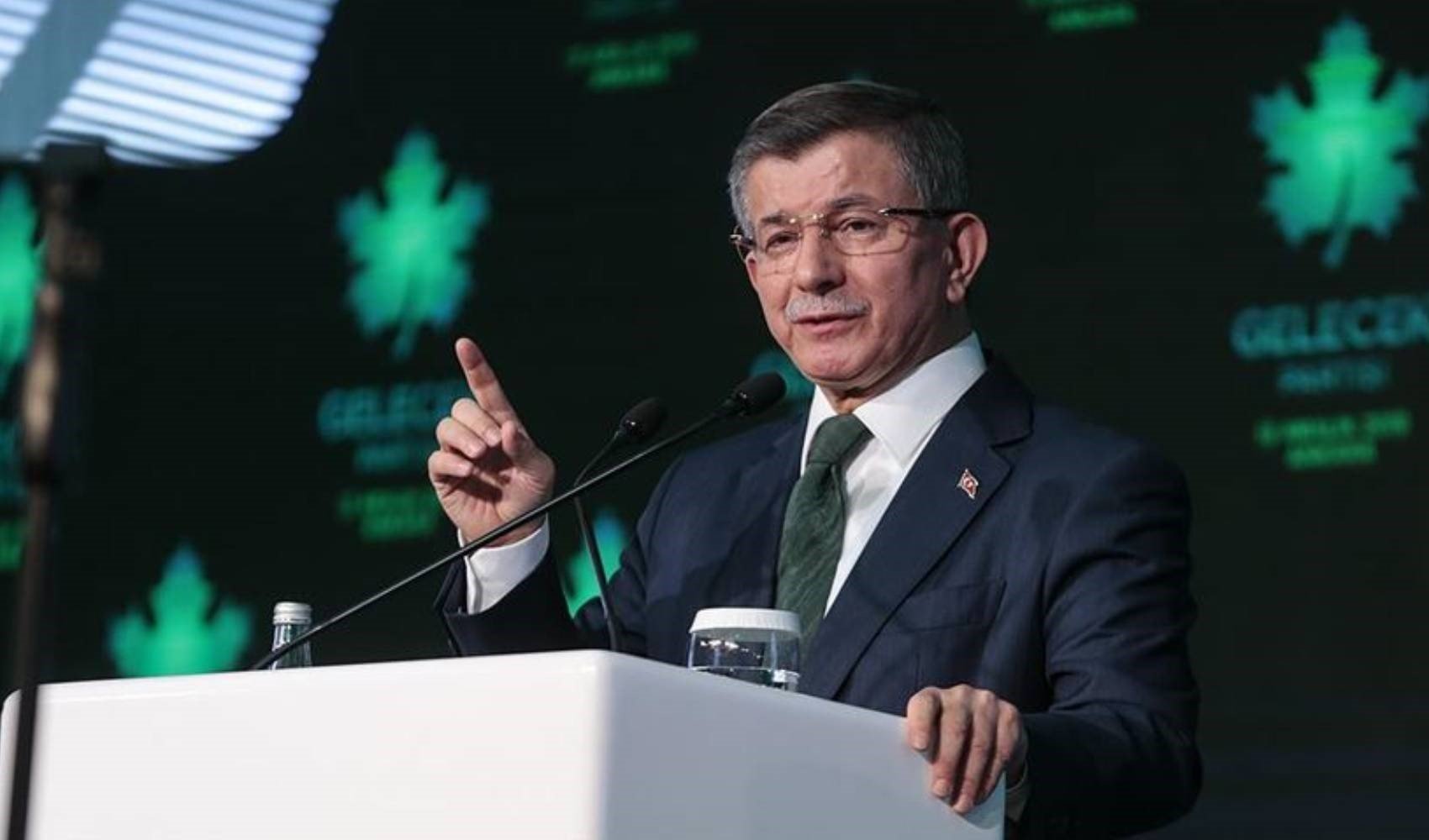 Ahmet Davutoğlu DEVA partisi ile olan görüşmeleri açıkladı: Birleşme olacak mı?