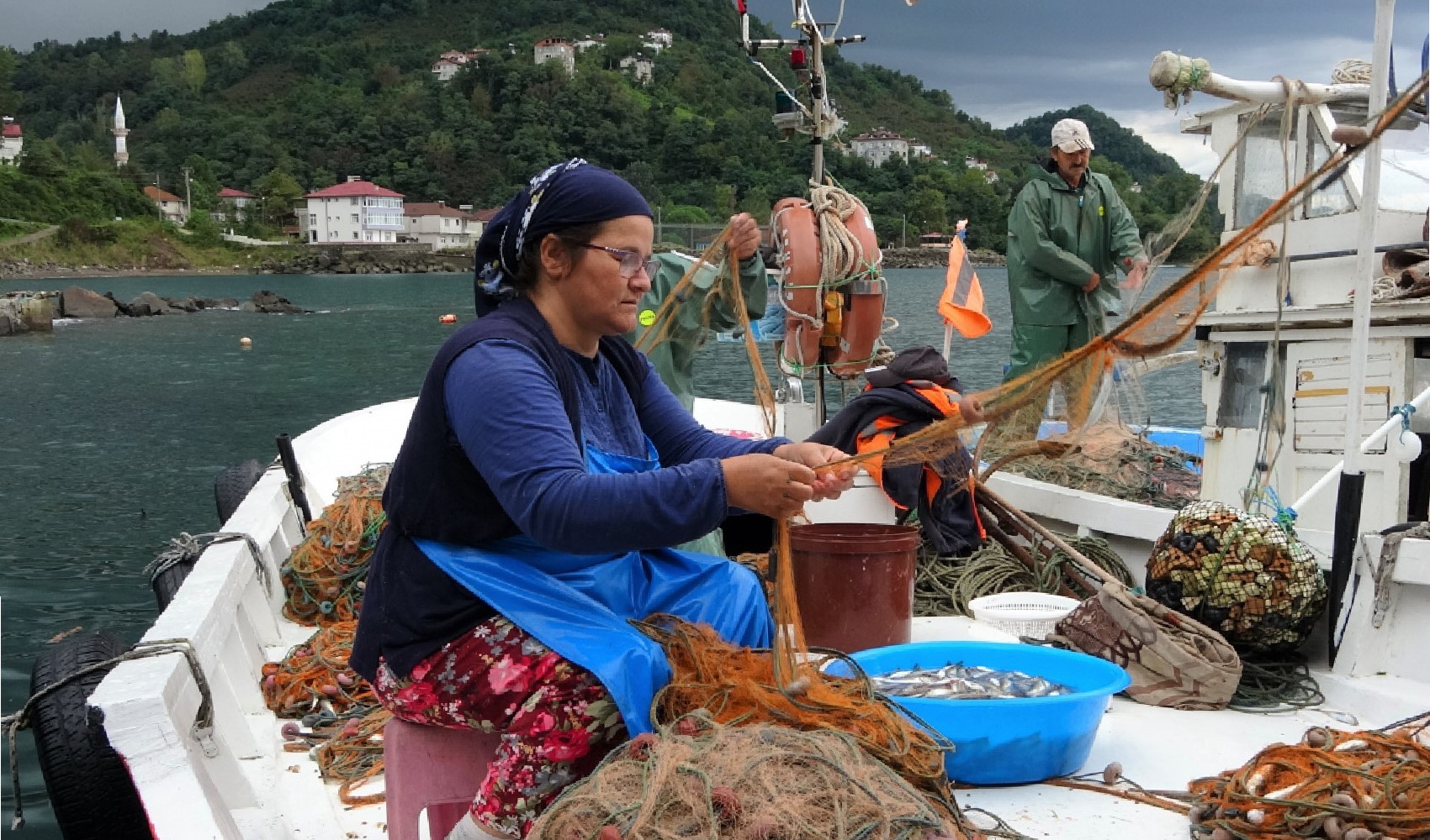 Karadeniz'in kadın balıkçıları: Zorluklarla dolu gece yolculuğu