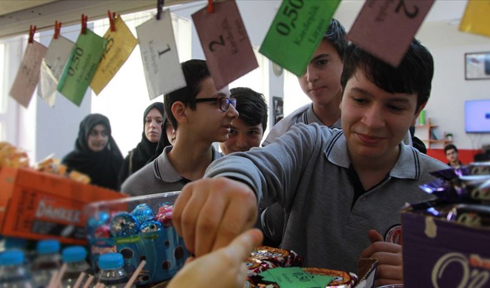 Okul kantinlerinde beş liraya artık ne tost kaldı ne hamburger: Yıllık masraf asgari ücreti geçiyor