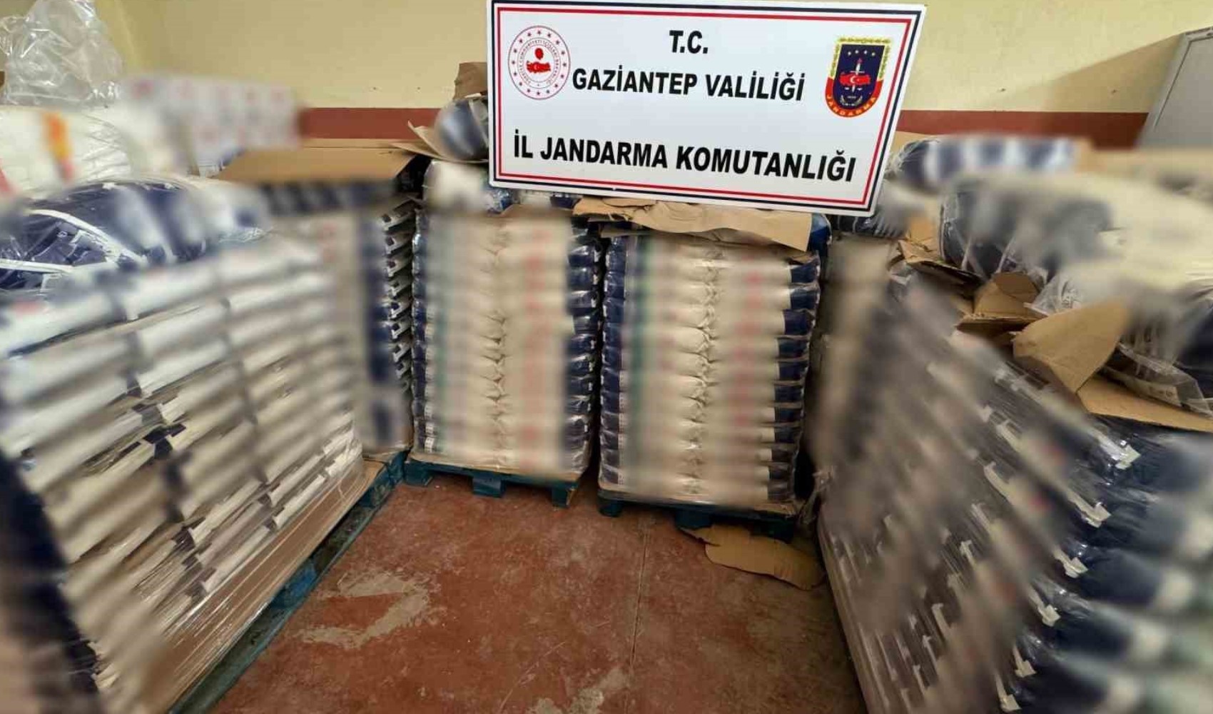 Gaziantep’te piyasa değeri 2 milyon 955 bin TL’lik sahte ürün ele geçirildi.