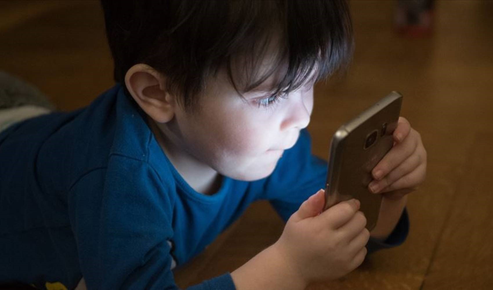 Il lato oscuro dei social media: i bambini faccia a faccia con il pericolo