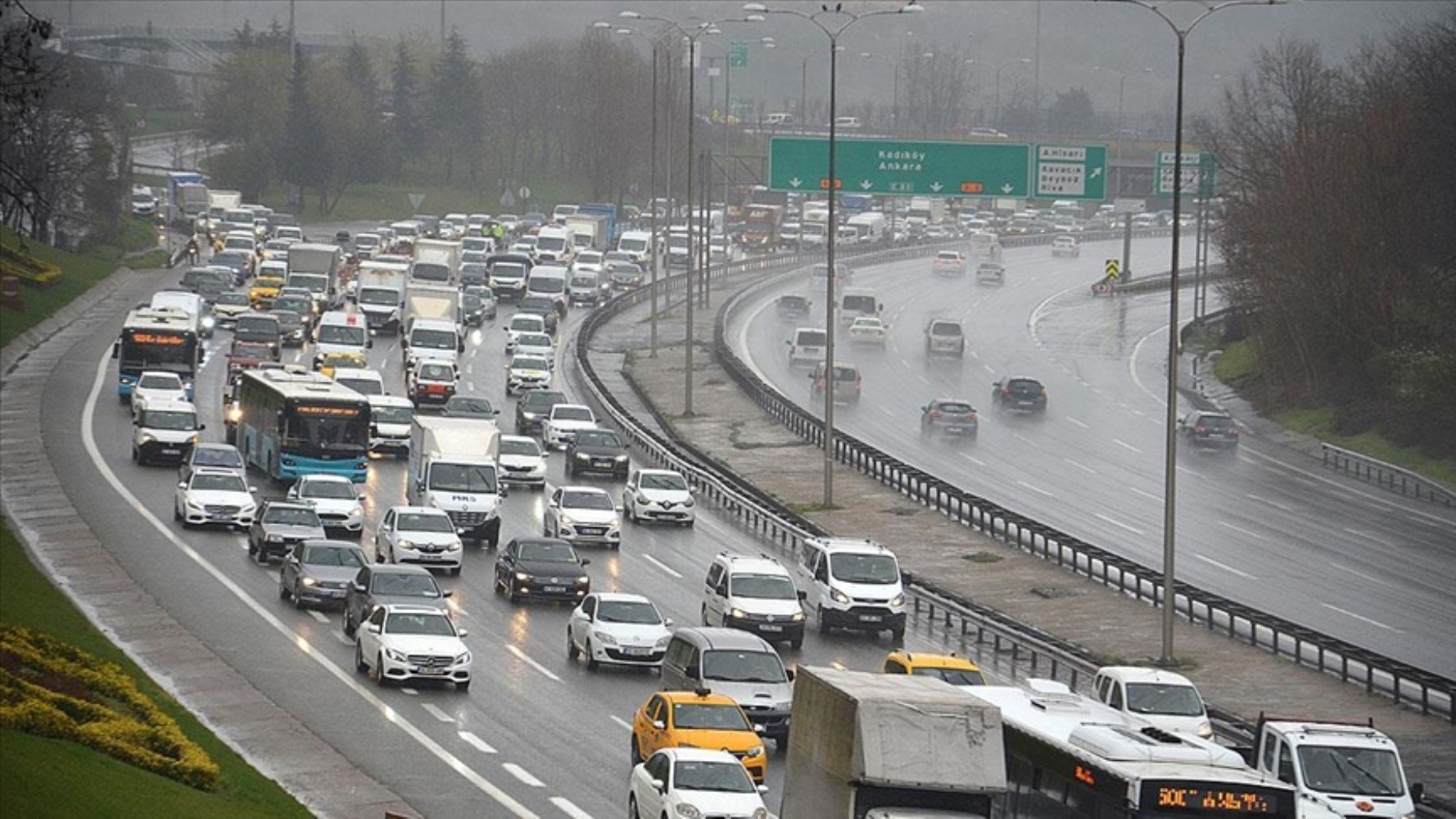 Haftanın ilk günü trafik yoğunluğu yaşandı