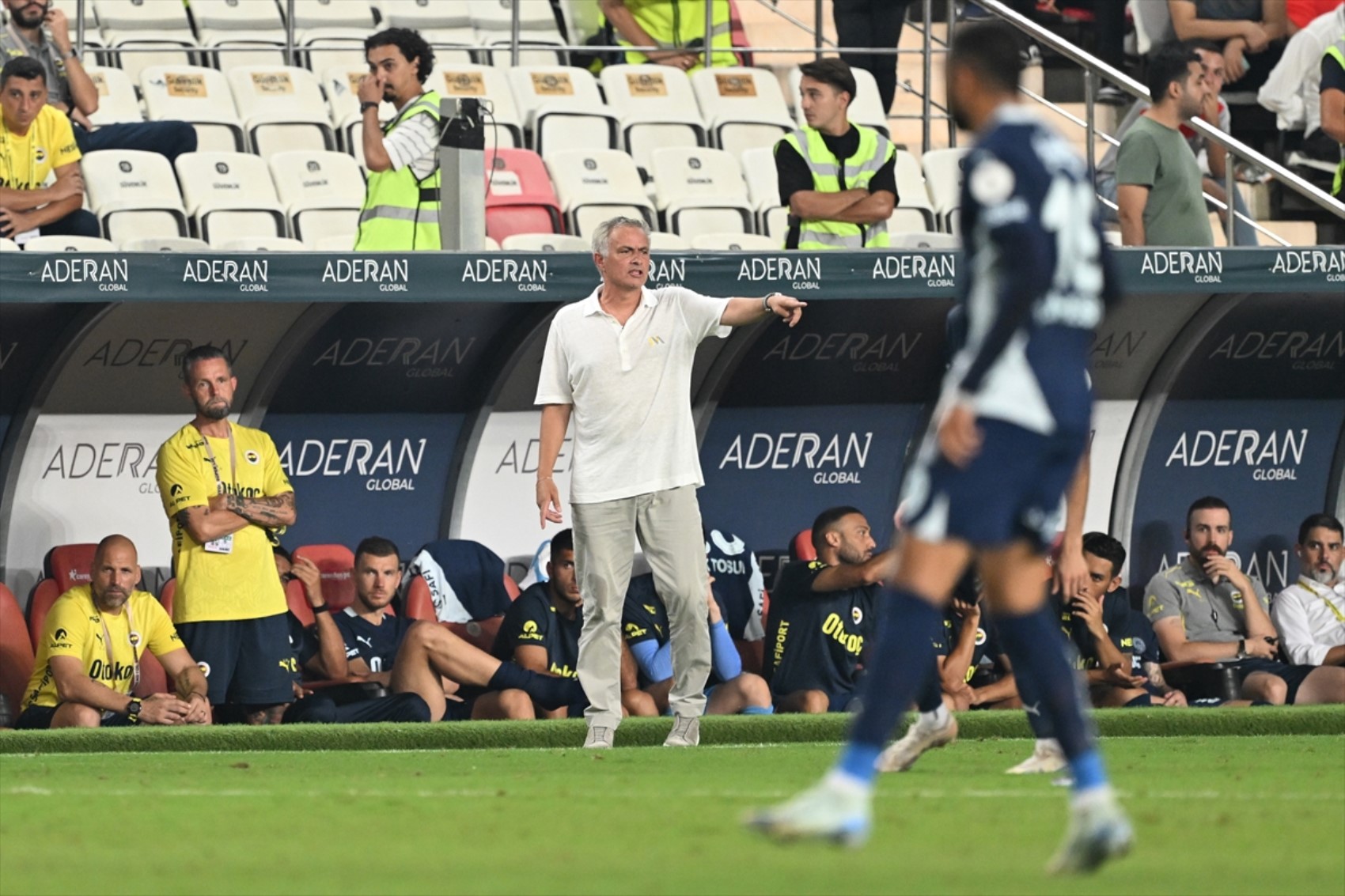 Maça damga vurmuştu: Mourinho'nun Antalyaspor maçındaki protestosu dünya basınında