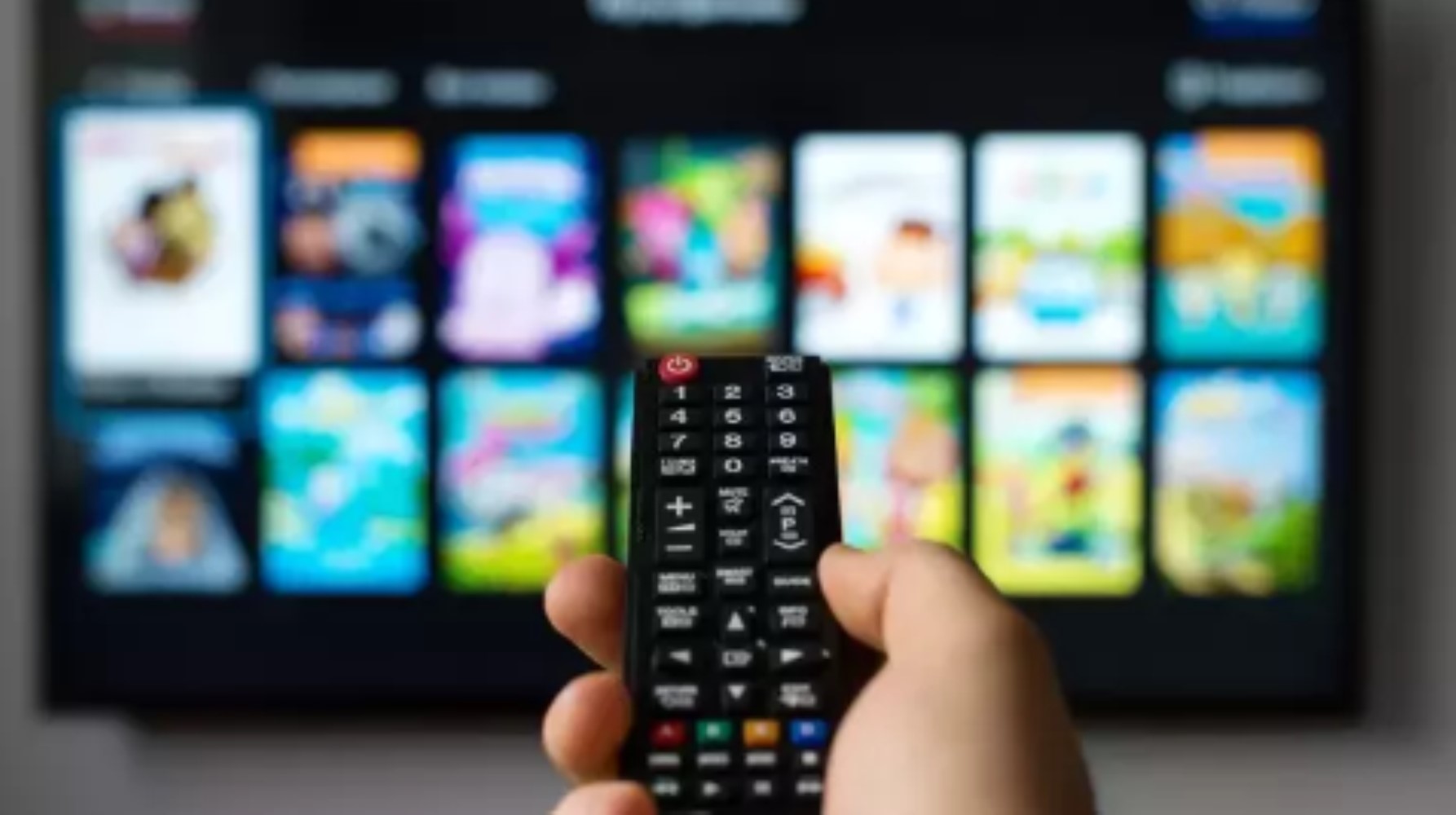 Quali programmi ci sono nel palinsesto TV di lunedì 30 settembre? Quali serie saranno trasmesse oggi?