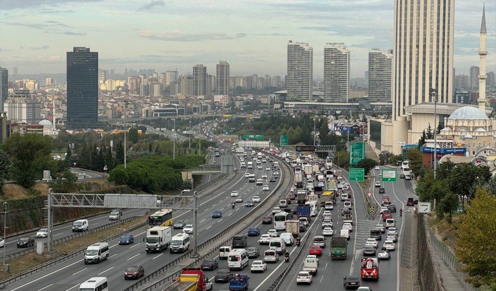 Haftanın ilk günü trafik yoğunluğu yaşandı