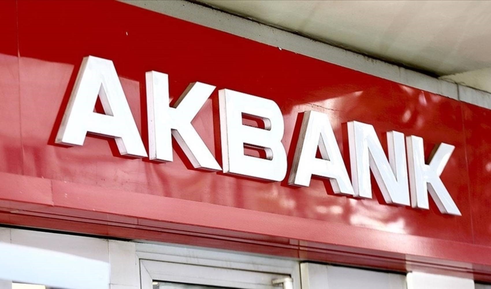 Adı son günlerde skandallarla anılıyordu: Akbank borsada çakıldı!