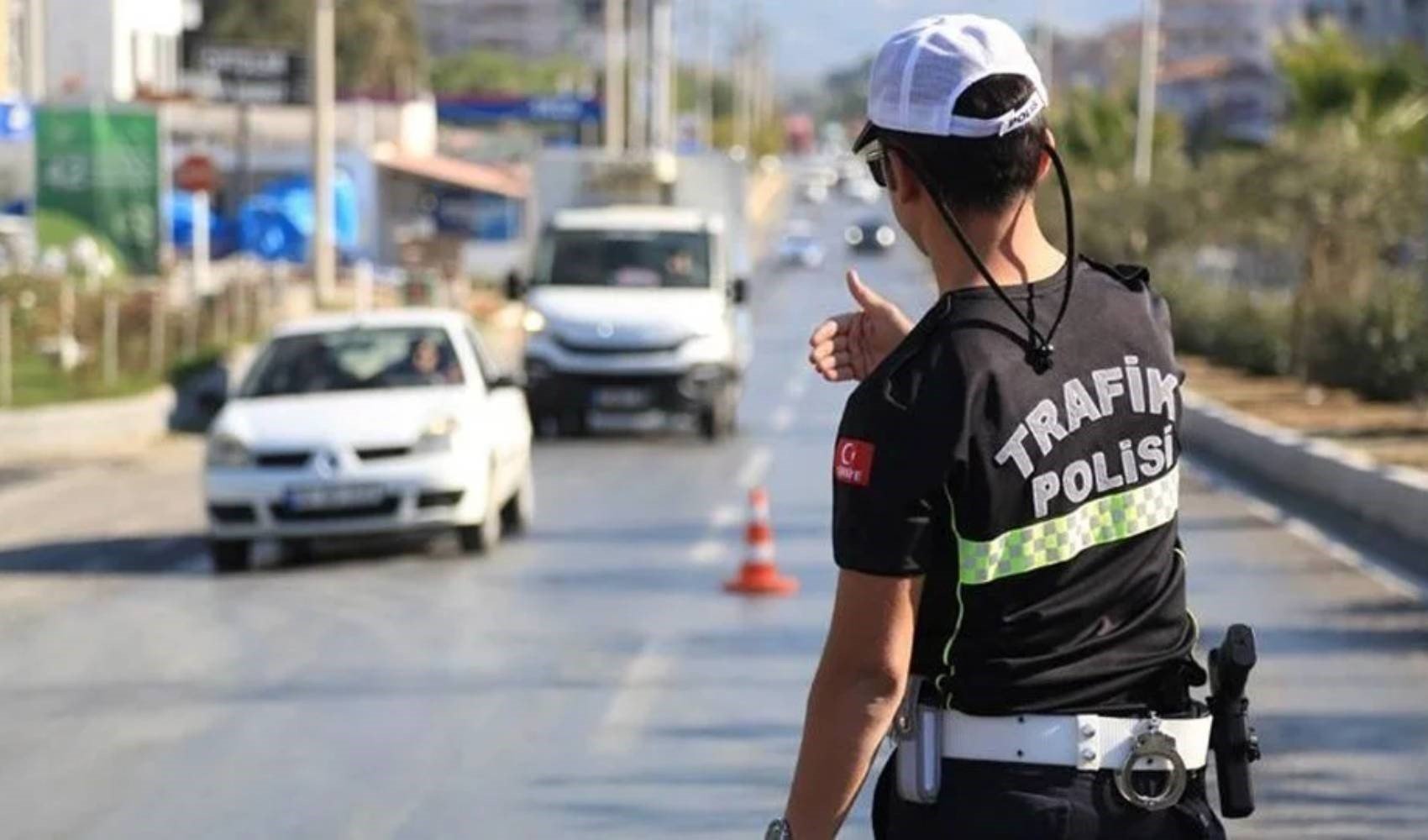 İstanbul'da kaldırımda giden otobüsün şoförüne 2 bin 70 TL para cezası kesildi