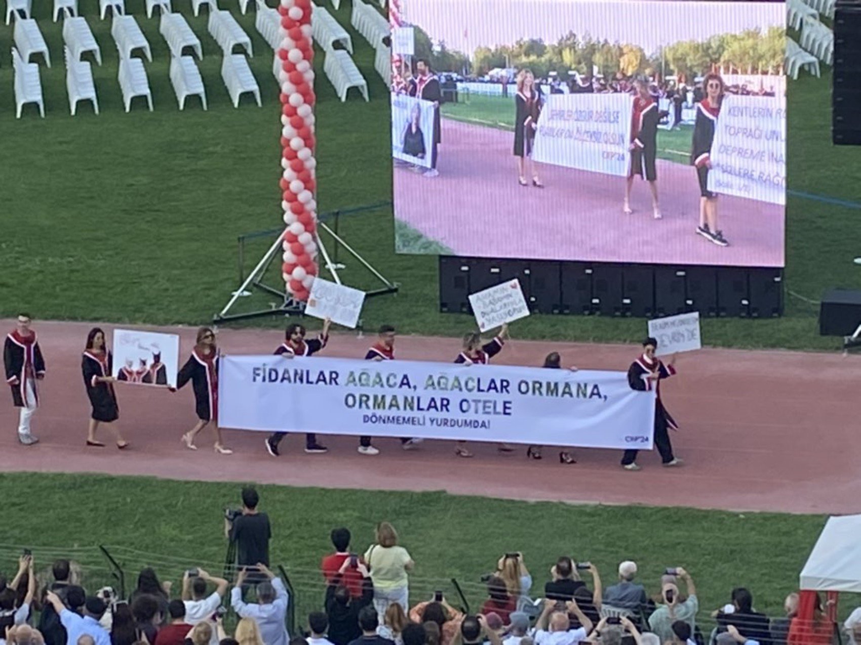 İşte ODTÜ 2024 pankartları... Mimar Selim Bey, Rektör tartışmaları, enflasyon...