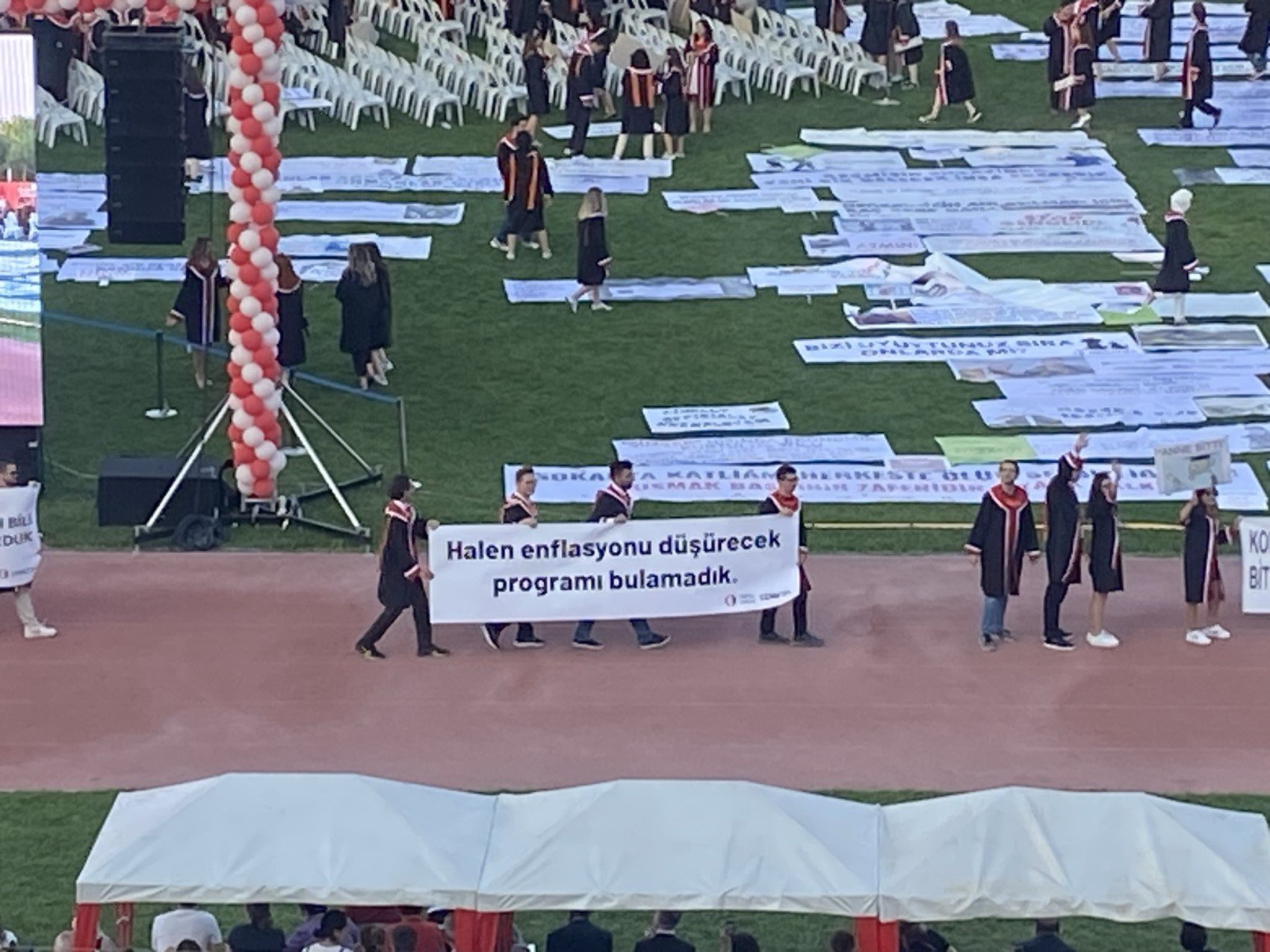 İşte ODTÜ 2024 pankartları... Mimar Selim Bey, Rektör tartışmaları, enflasyon...