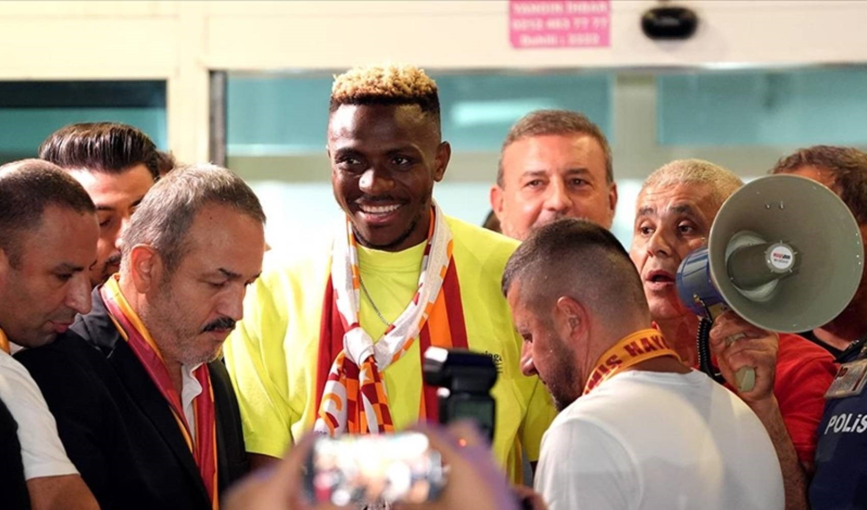 Galatasaray Osimhen maskesini satışa çıkarıyor