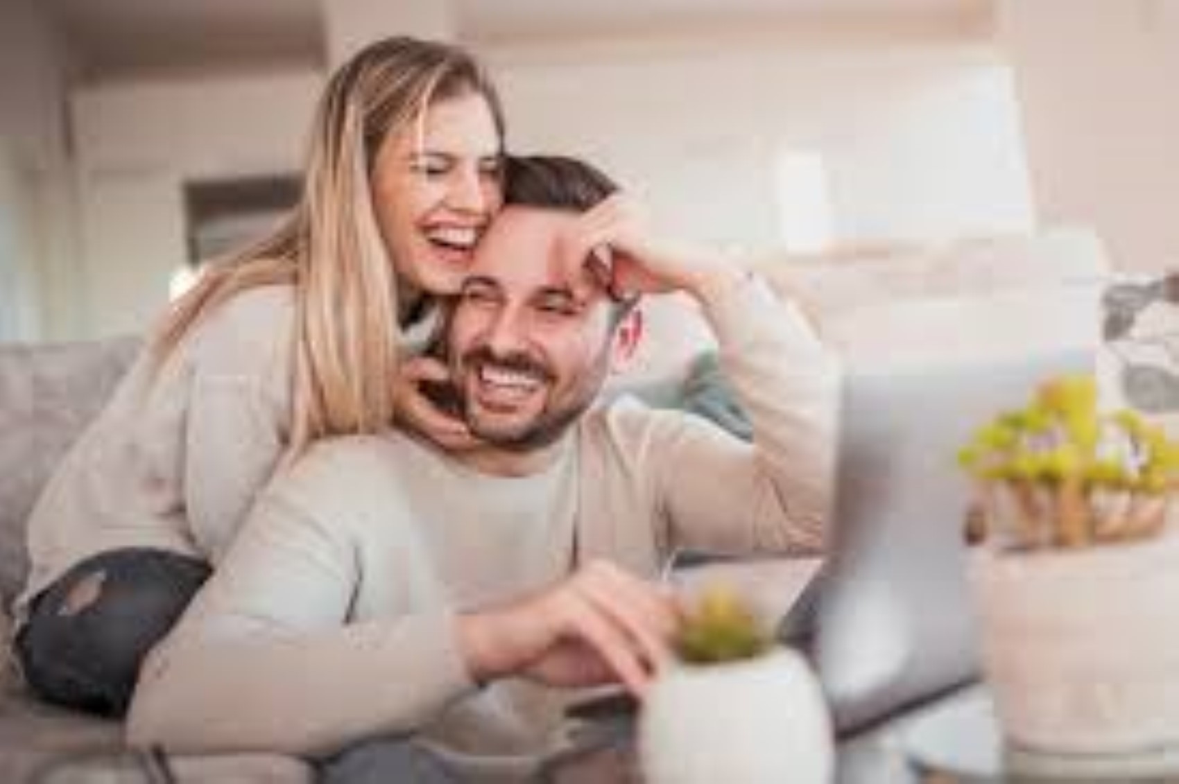 Gli esperti spiegano: le coppie che fanno queste 6 cose insieme sono molto felici