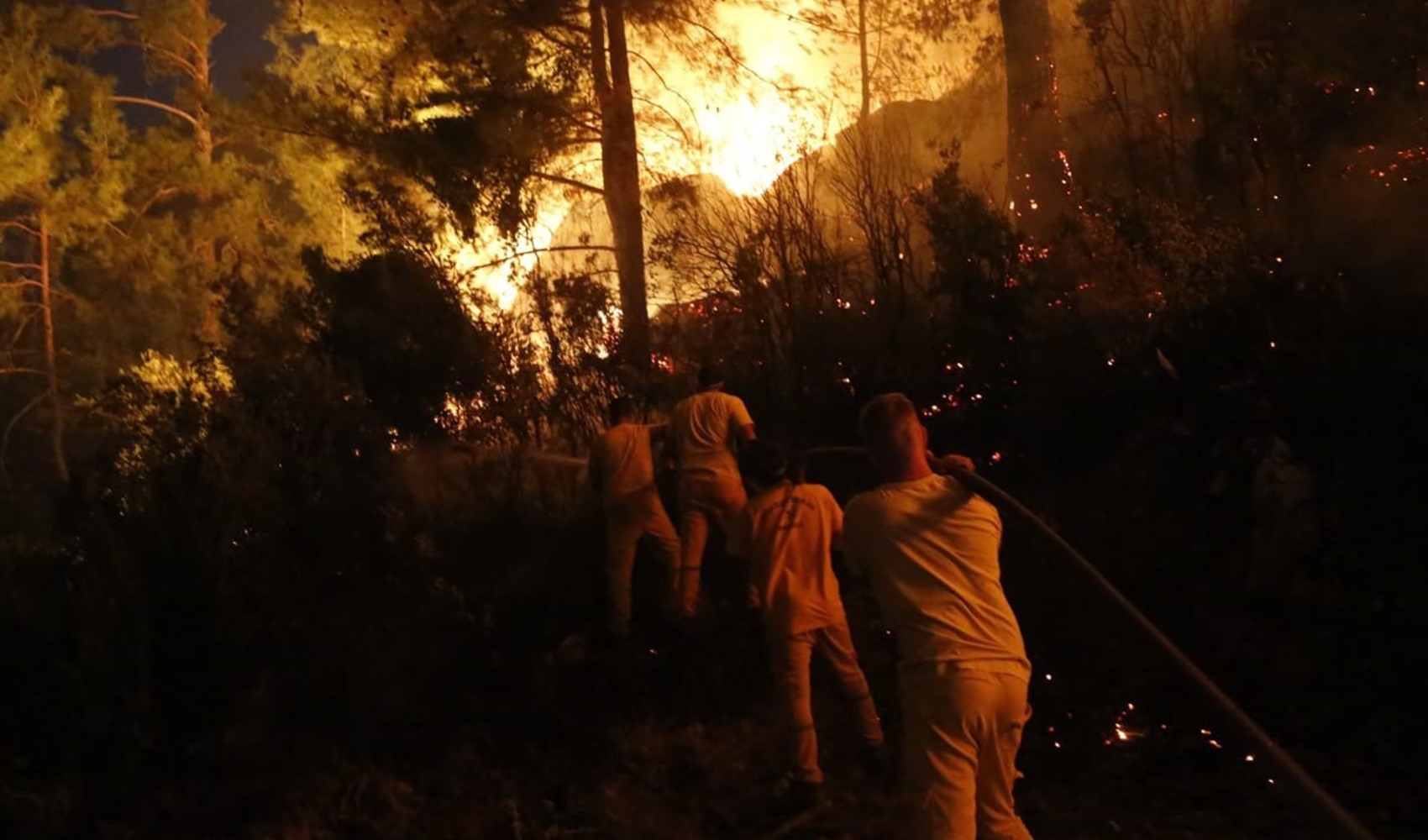 Muğla Menteşe'deki yangın 20 saattir devam ediyor