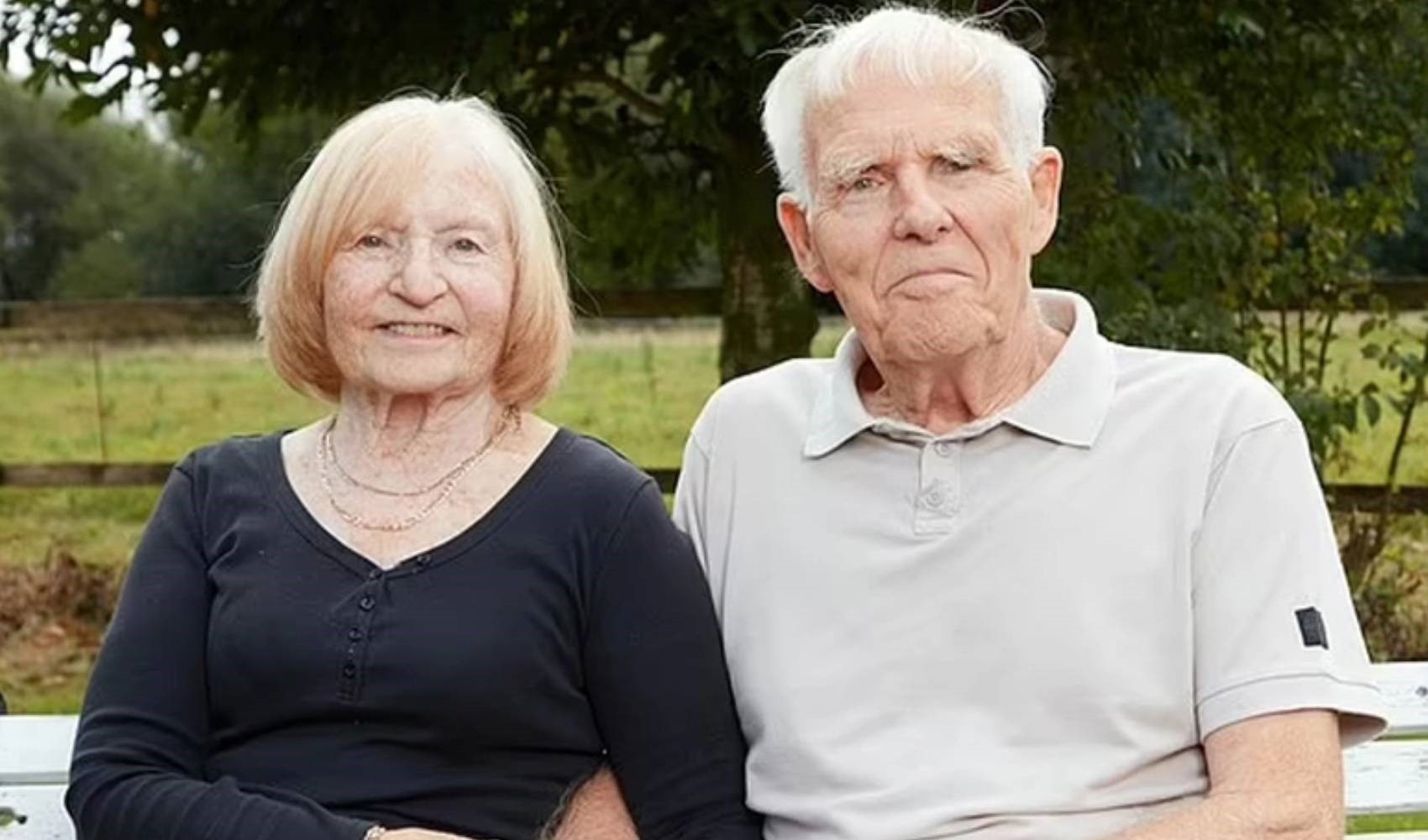 Coppia sposata da 46 anni morirà insieme: entrano nella 'capsula del suicidio'