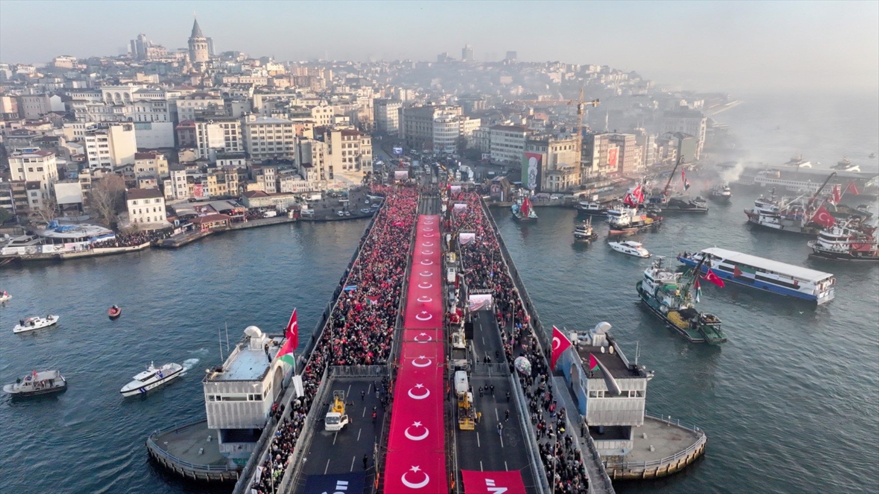 Galata Köprüsü'nde 'Gazze' mitingi: Bilal Erdoğan'dan güçlü destek mesajı