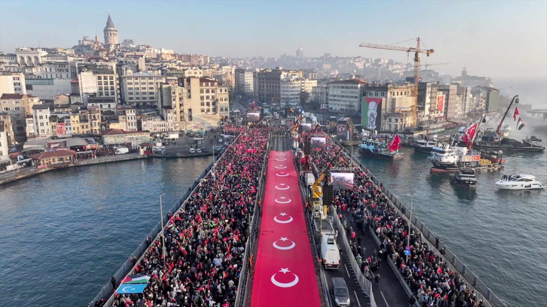 Galata Köprüsü'nde 'Gazze' mitingi: Bilal Erdoğan'dan güçlü destek mesajı