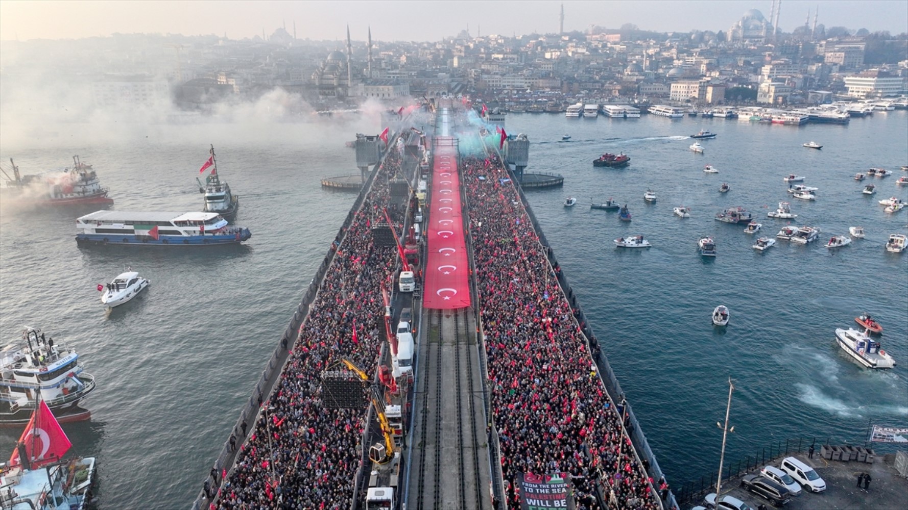 Galata Köprüsü'nde 'Gazze' mitingi: Bilal Erdoğan'dan güçlü destek mesajı