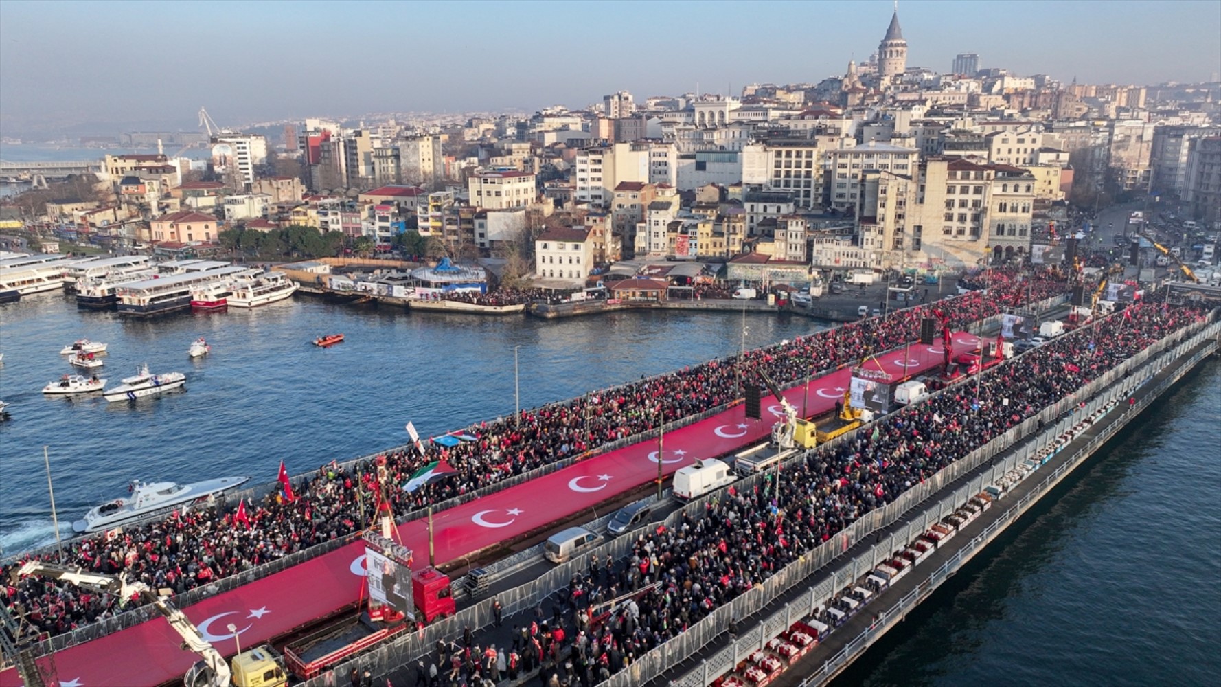 Galata Köprüsü'nde 'Gazze' mitingi: Bilal Erdoğan'dan güçlü destek mesajı