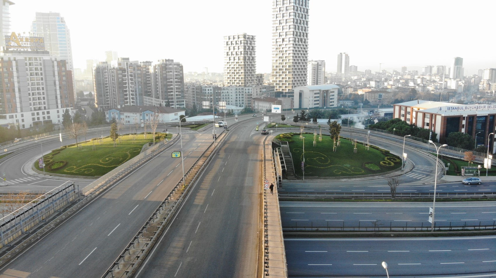 Yeni yıl sabahı İstanbul caddeleri boş kaldı: Trafik yüzde 2
