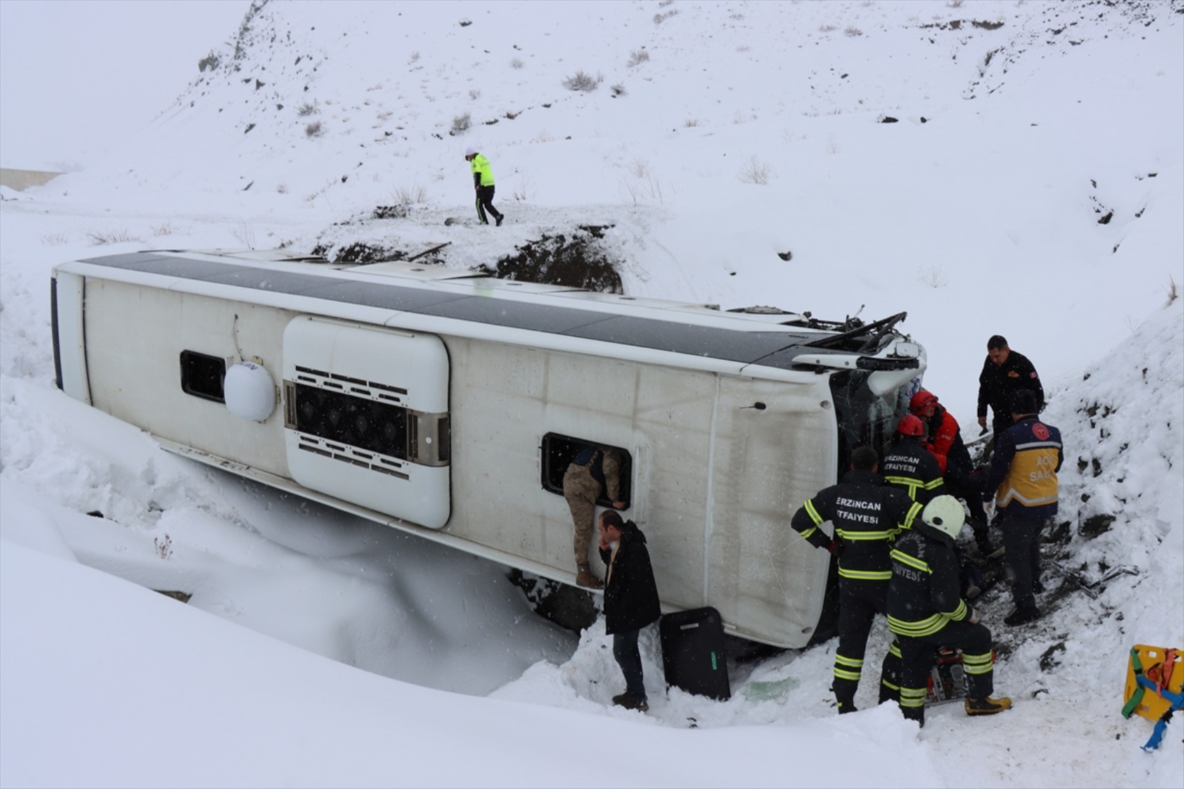 Erzincan'da devrilen otobüsteki acı gerçek ortaya çıktı! Kendini feda etmiş...