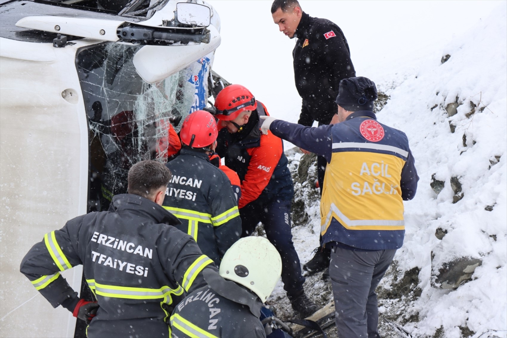Erzincan'da devrilen otobüsteki acı gerçek ortaya çıktı! Kendini feda etmiş...