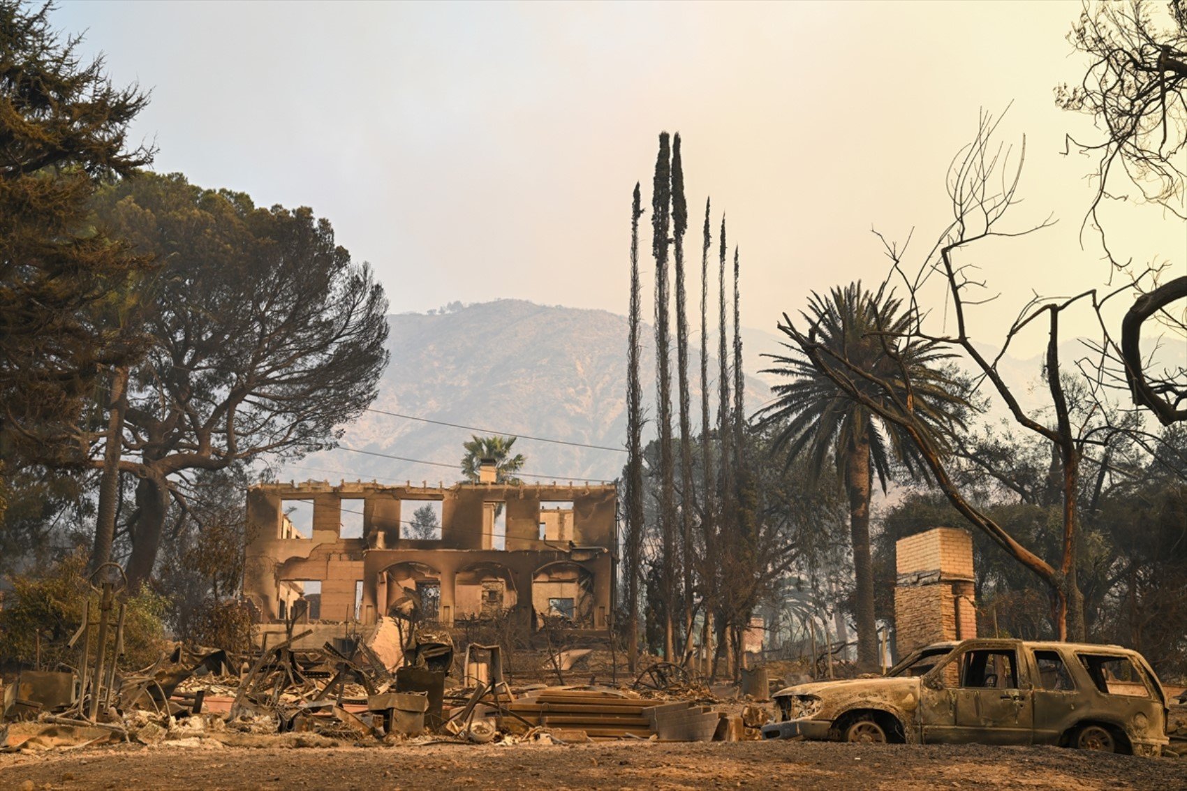 California'daki orman yangınları büyüyor! Pacific Palisades yok oldu