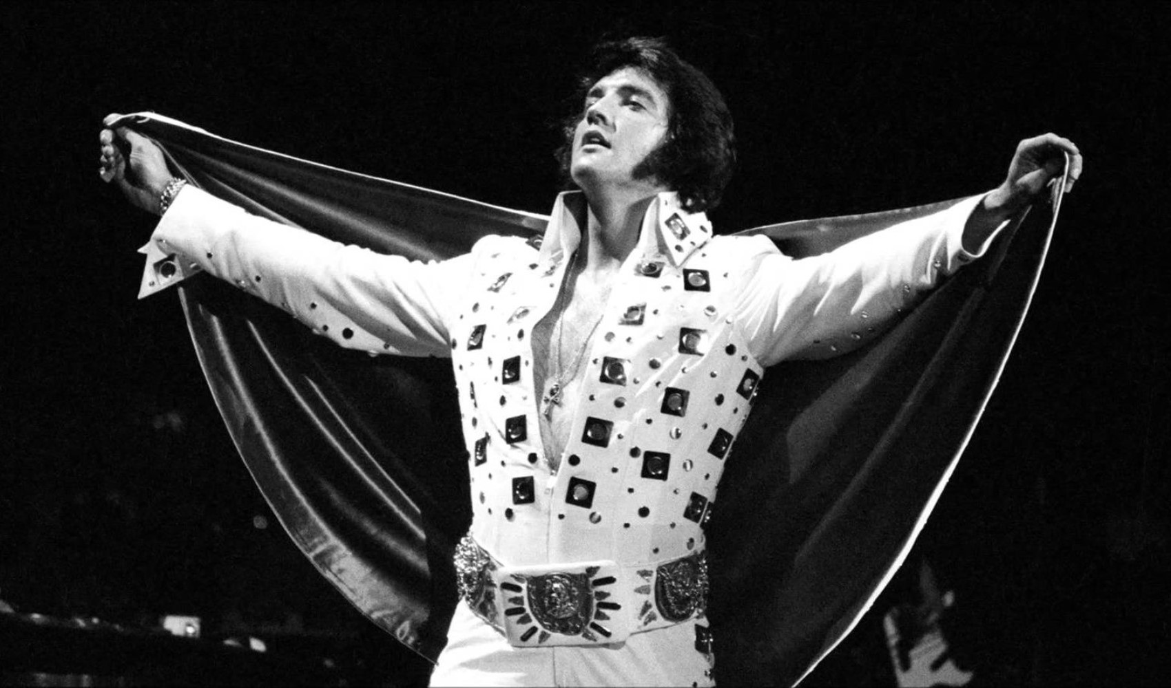 Rock and Roll’un Kralı Elvis Presley’nin sır gibi ölümü 50 yıl sonra aydınlanıyor: Yıllardır gizlenen otopsi raporu sonunda açıklanıyor!