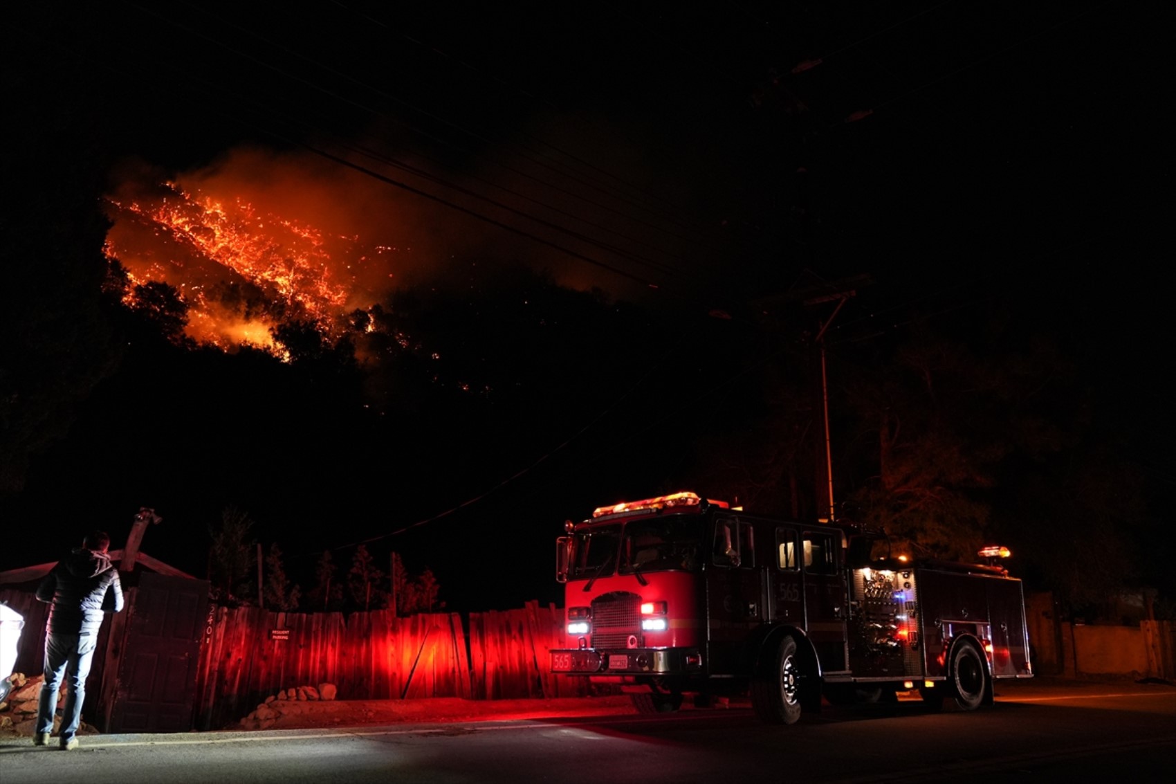 Los Angeles’ta orman yangınları 5 ayrı noktada devam ediyor