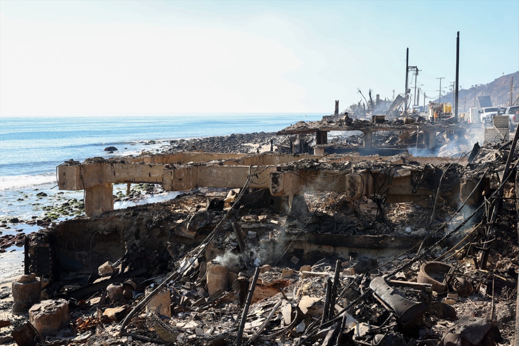 Los Angeles’ta orman yangınları 5 ayrı noktada devam ediyor