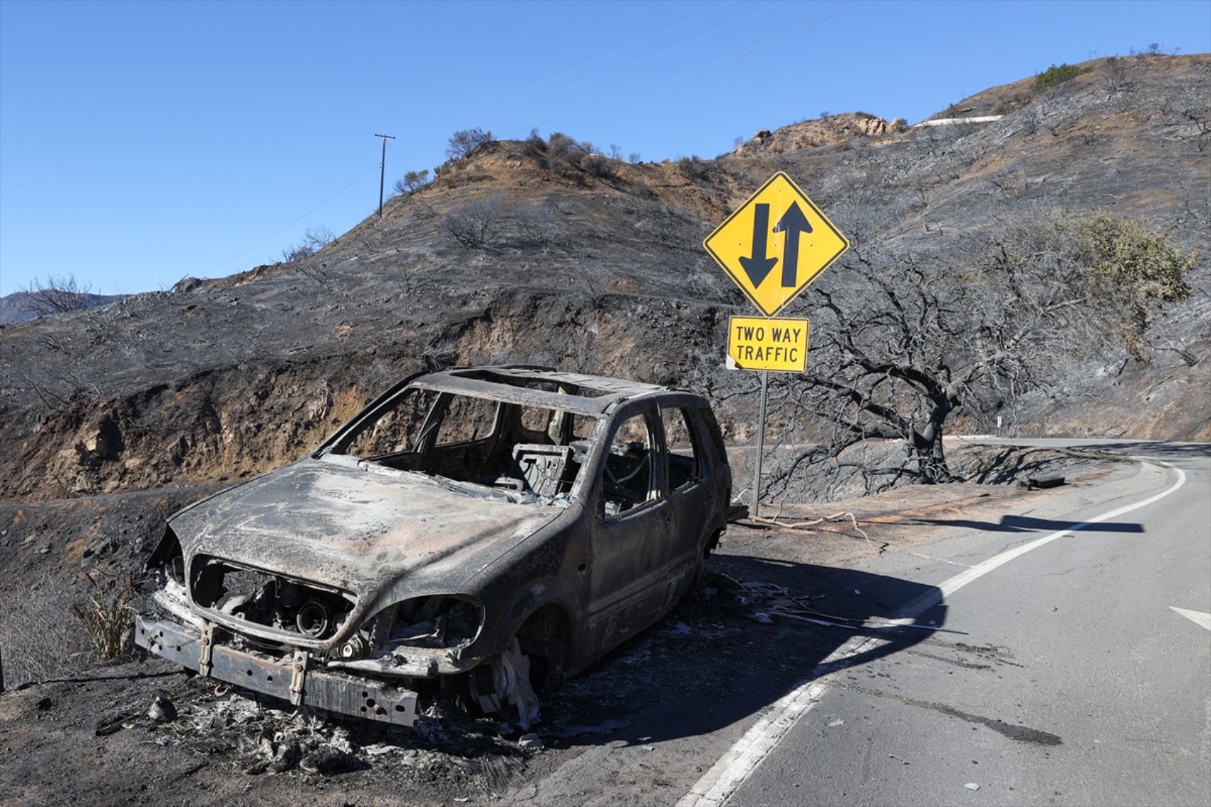 Los Angeles’ta orman yangınları 5 ayrı noktada devam ediyor
