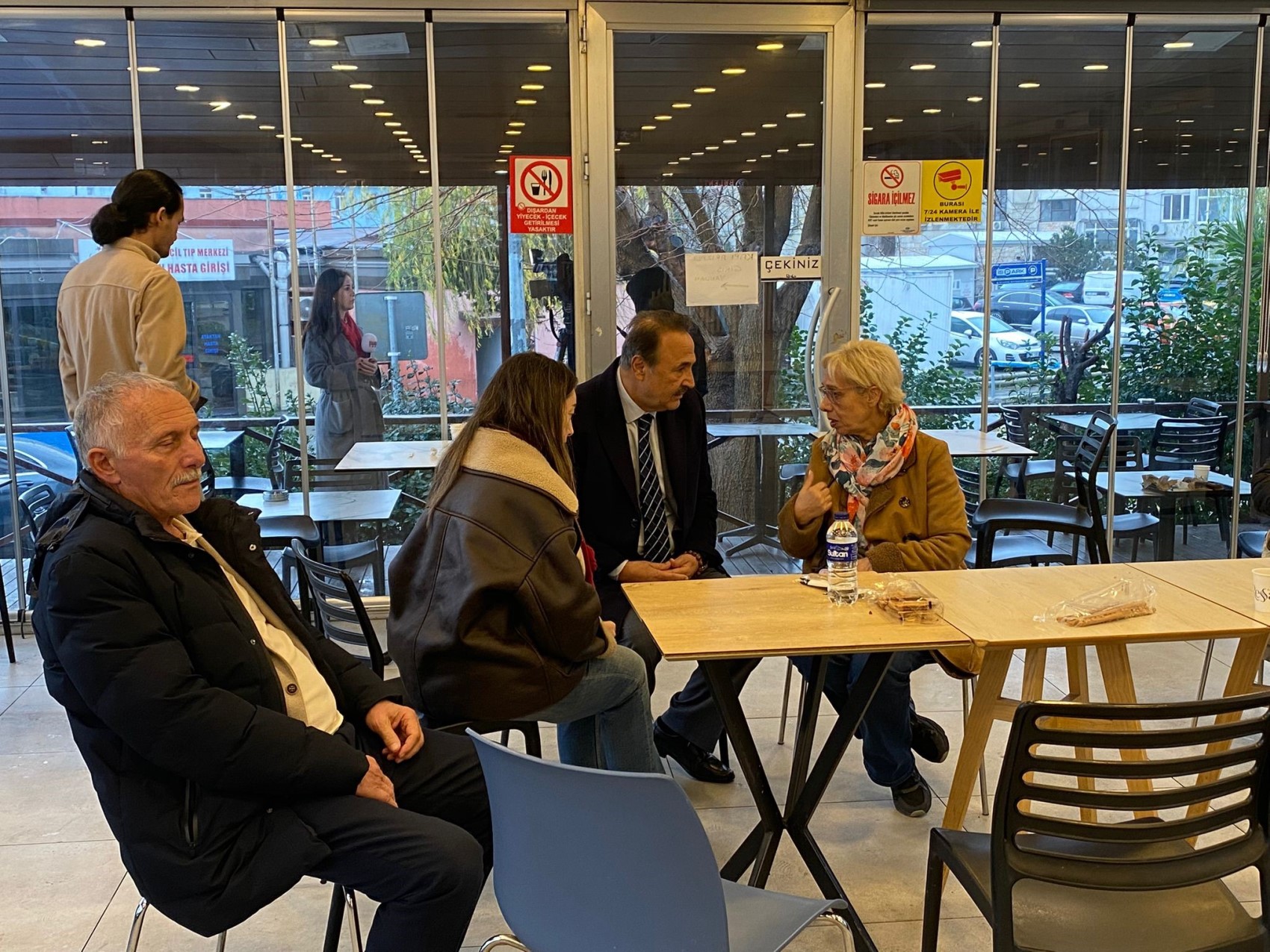 Edip Akbayram'ın sevenleri hastane önünde nöbette! '48 saat çok önemli' Sağlık durumu nasıl?