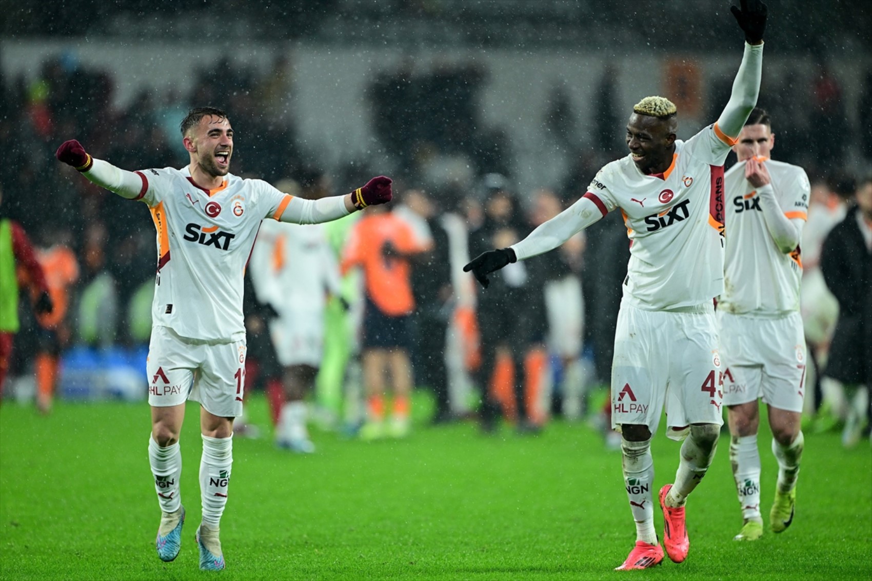 Trio ekibi yorumladı... Galatasaray'ın 2.golünde verilen karar doğru mu? Torreira kırmızı kart görmeli miydi?