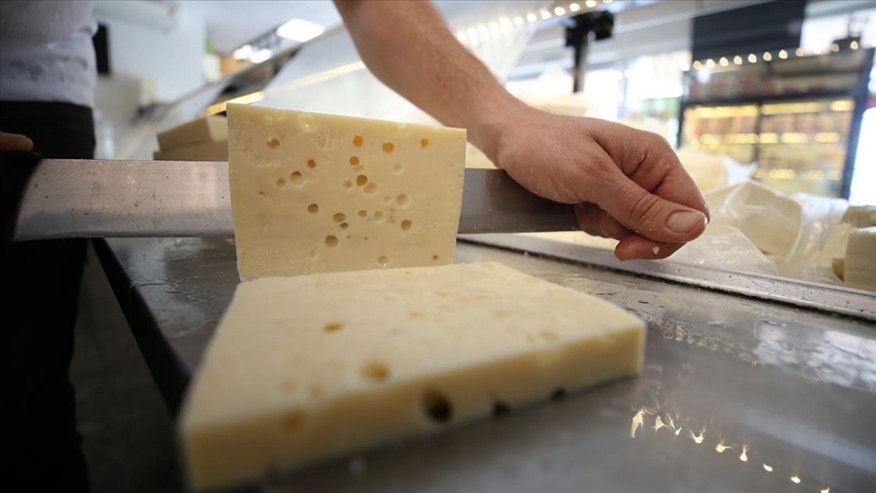 Ünlü peynir markası raflardan toplatılıyor! 'Sakın yemeyin' uyarısı yapıldı: Listeria bakterisi tespit edildi